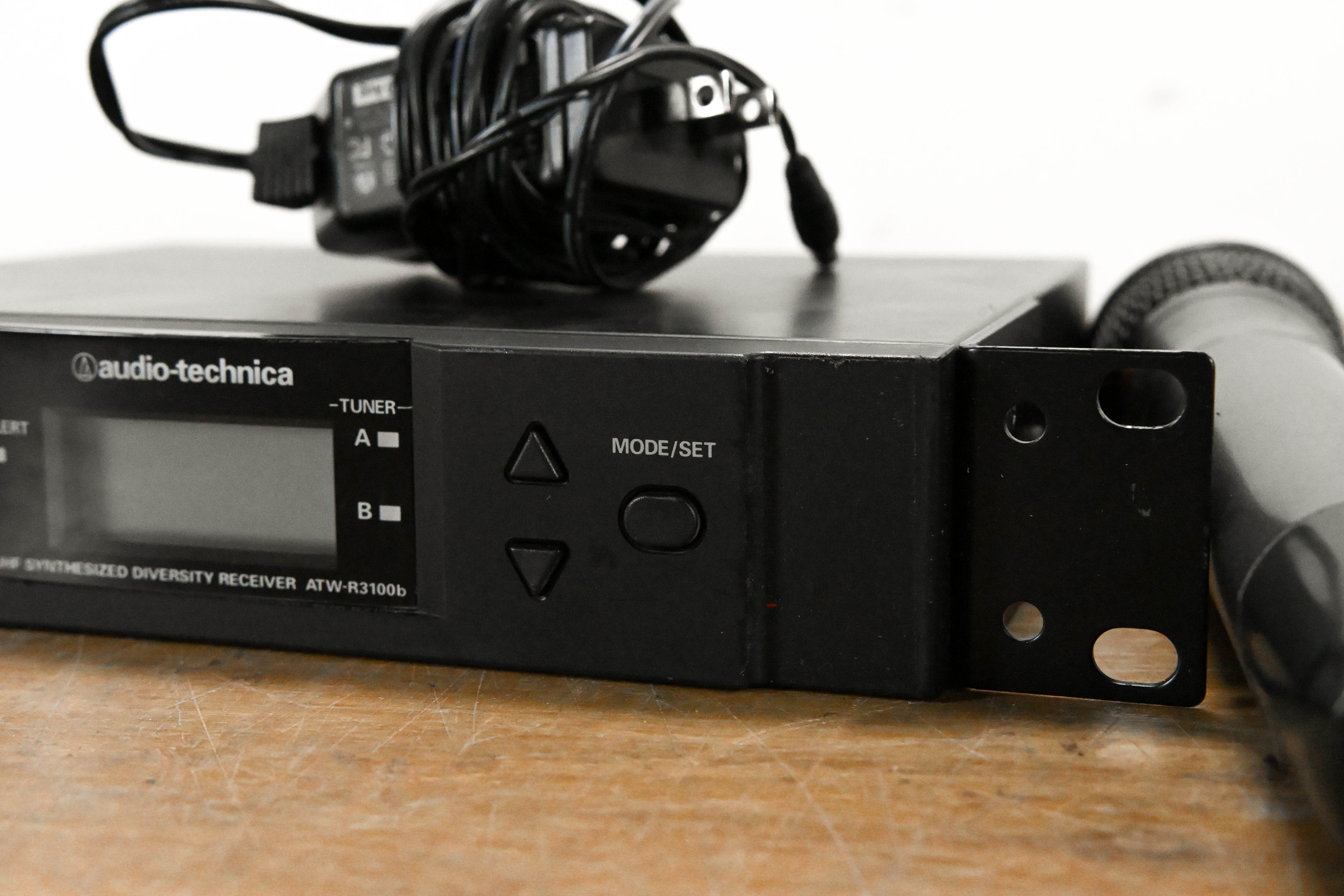 Audio-Technica ATW-R3100bC Receiver w/ ATW-T341bC Mic 541-566 MHz