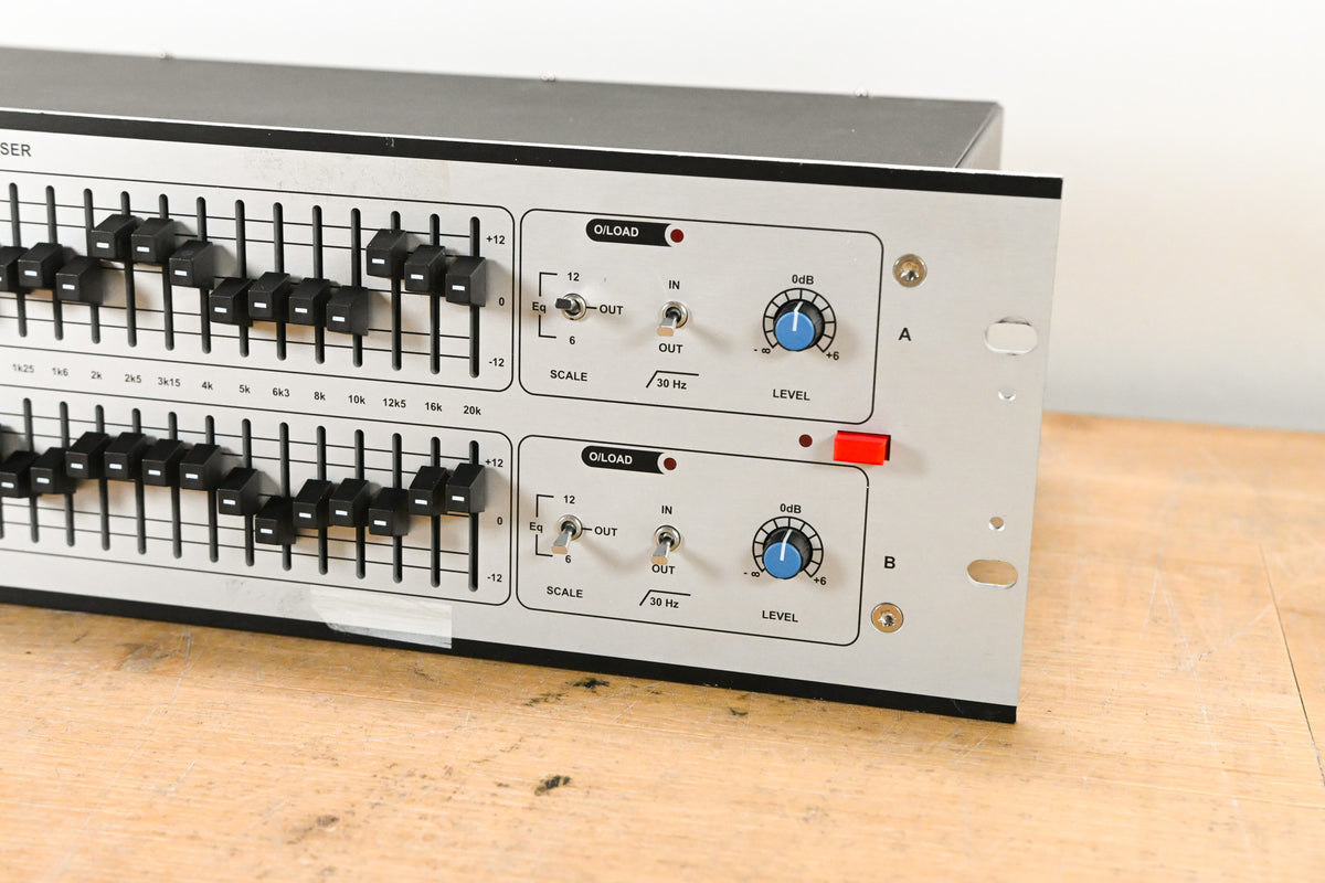 Klark Teknik DN360 2-Channel 30-Band 1/3 Octave Analog Graphic Equalizer