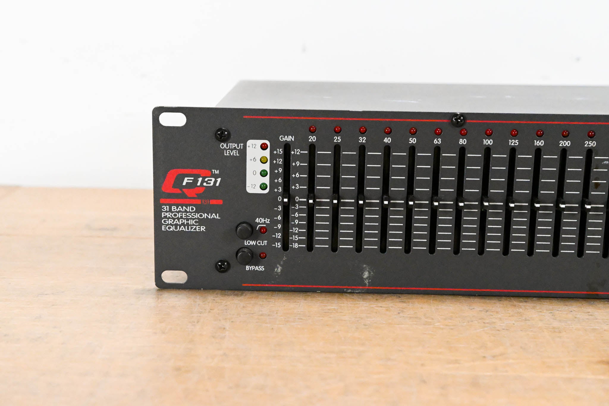 Peavey QF 131 31-Band Graphic Equalizer