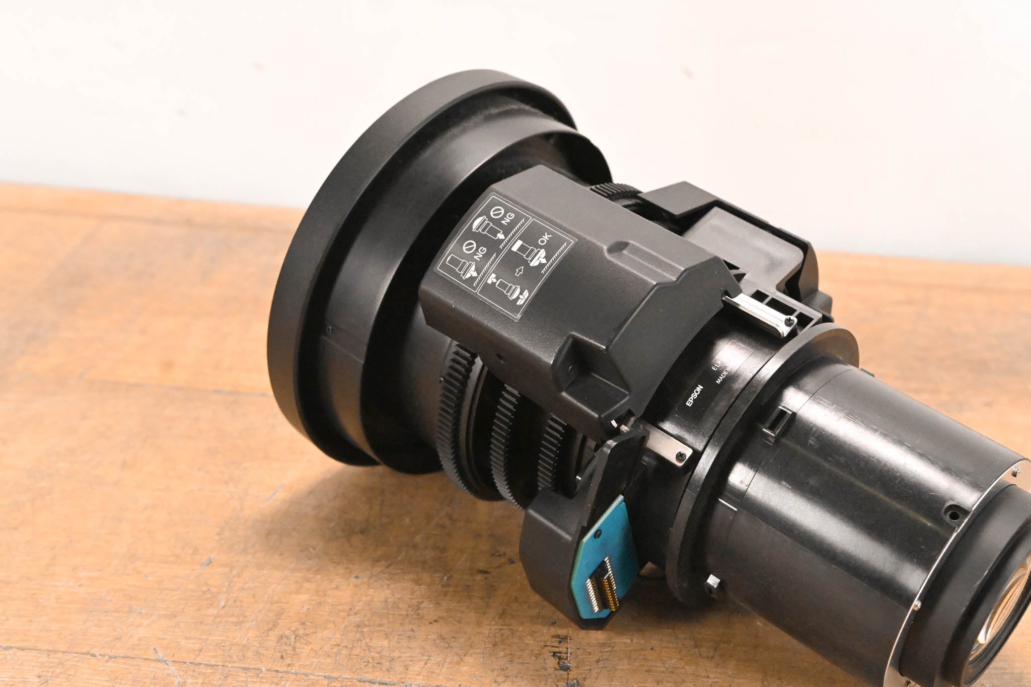 Epson ELPLU03 Wide Short Throw Zoom Lens #1