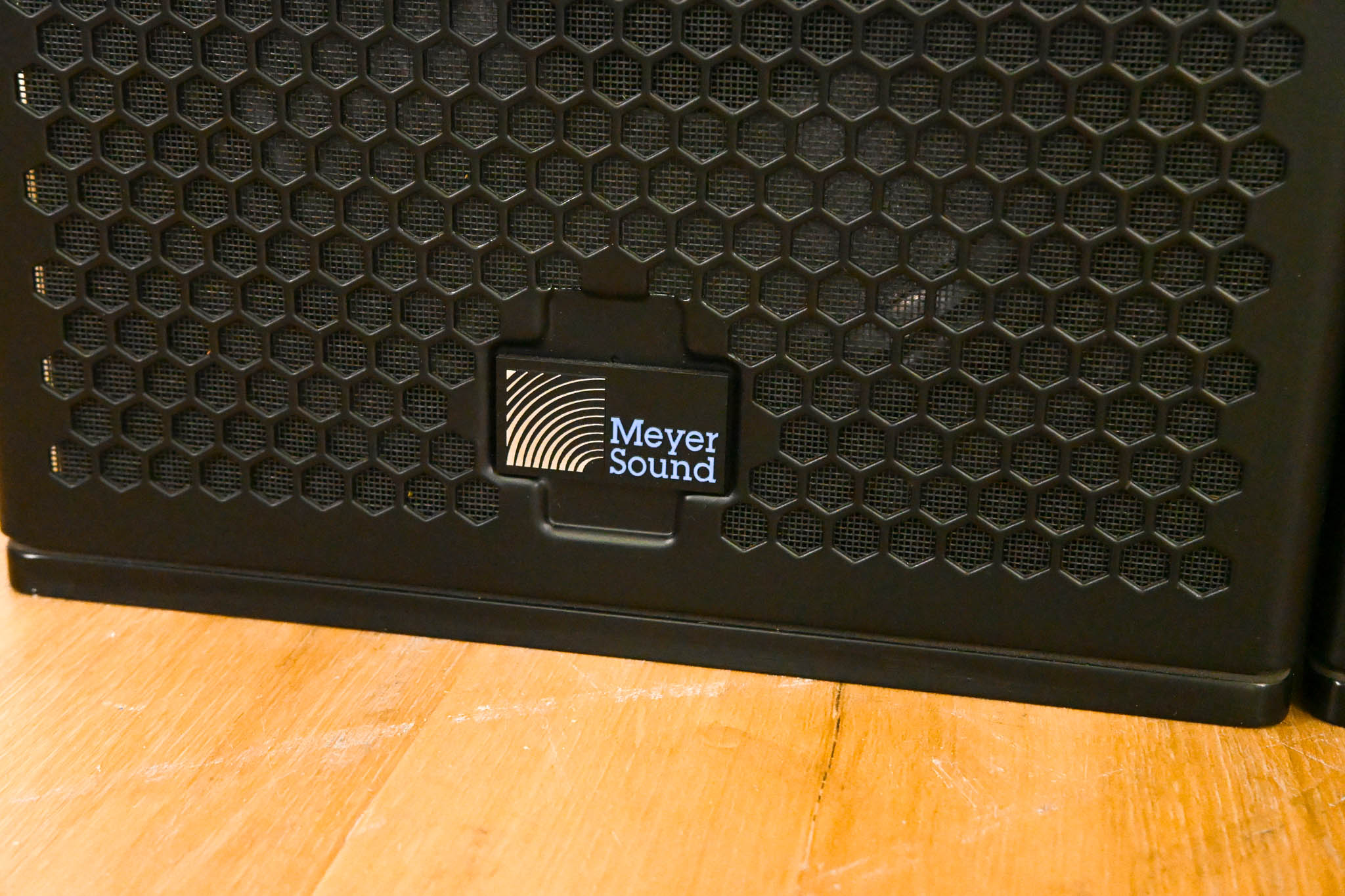 Meyer Sound UPJ-1P Compact VariO Loudspeaker (PAIR)