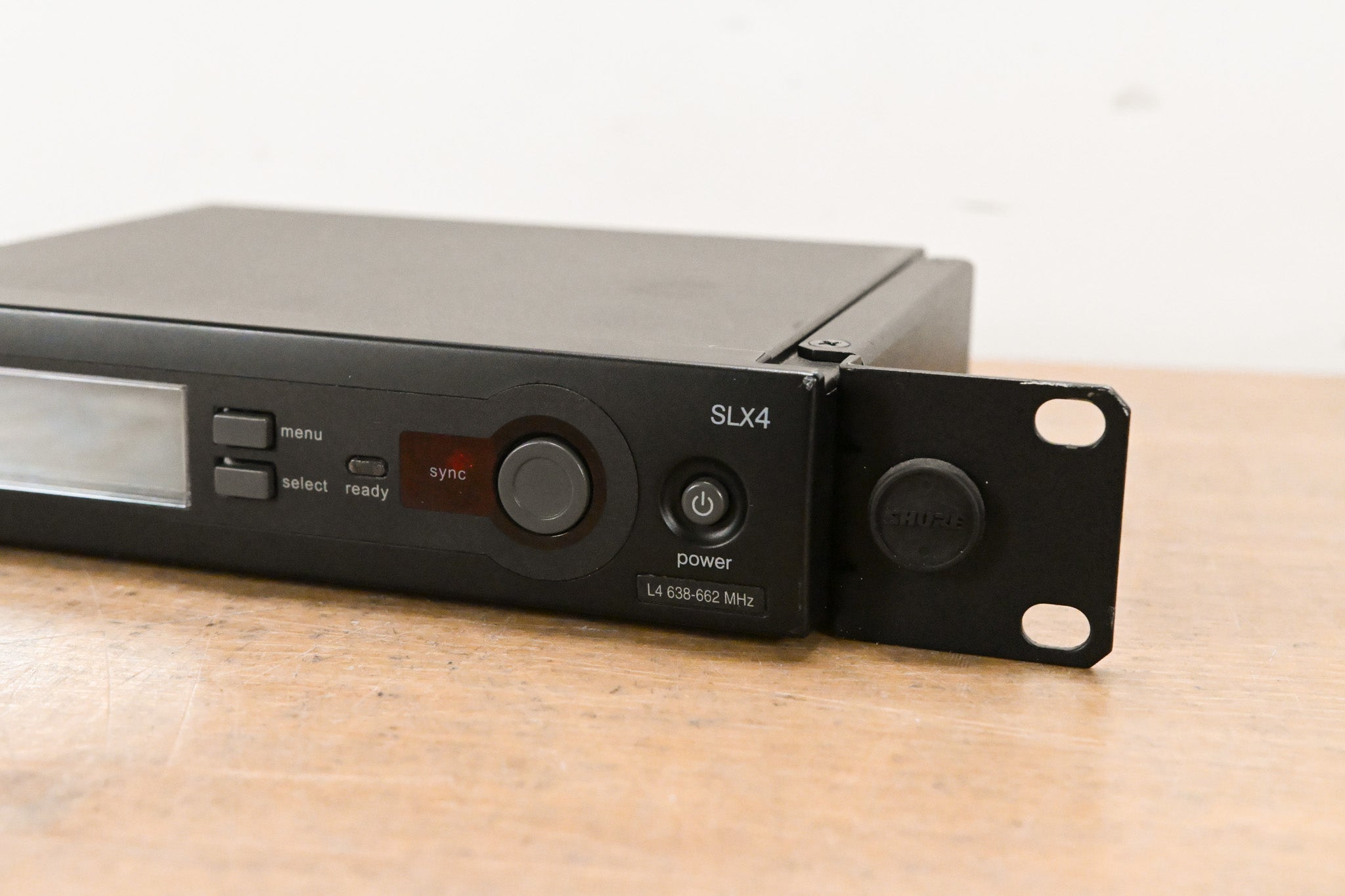 Shure SLX4 Wireless Receiver - L4 Band: 638-662 MHz (NO POWER SUPPLY)