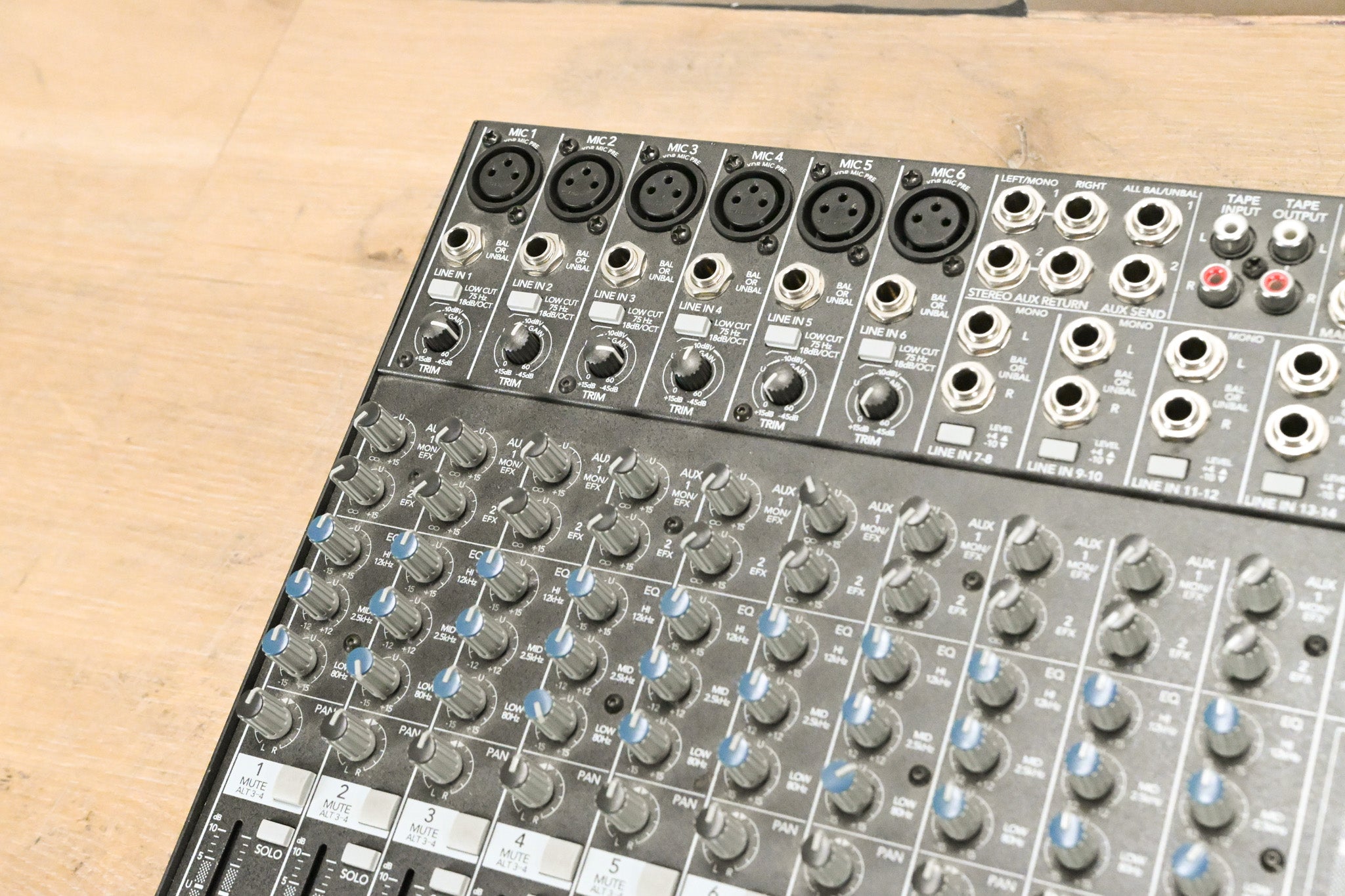 Mackie 1402-VLZ PRO 14-Channel Analog Mixing Console