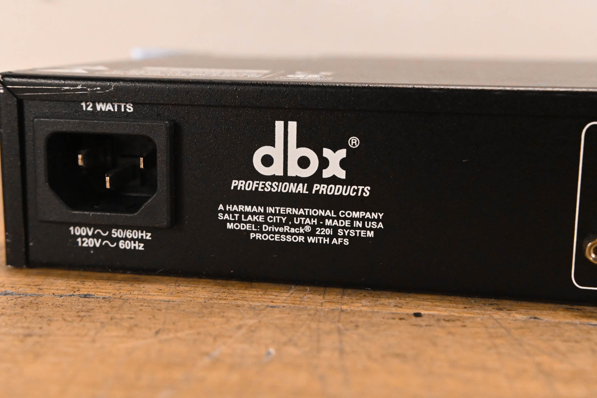 dbx DriveRack 220i System Processor w/ AFS Advanced Feedback Suppression