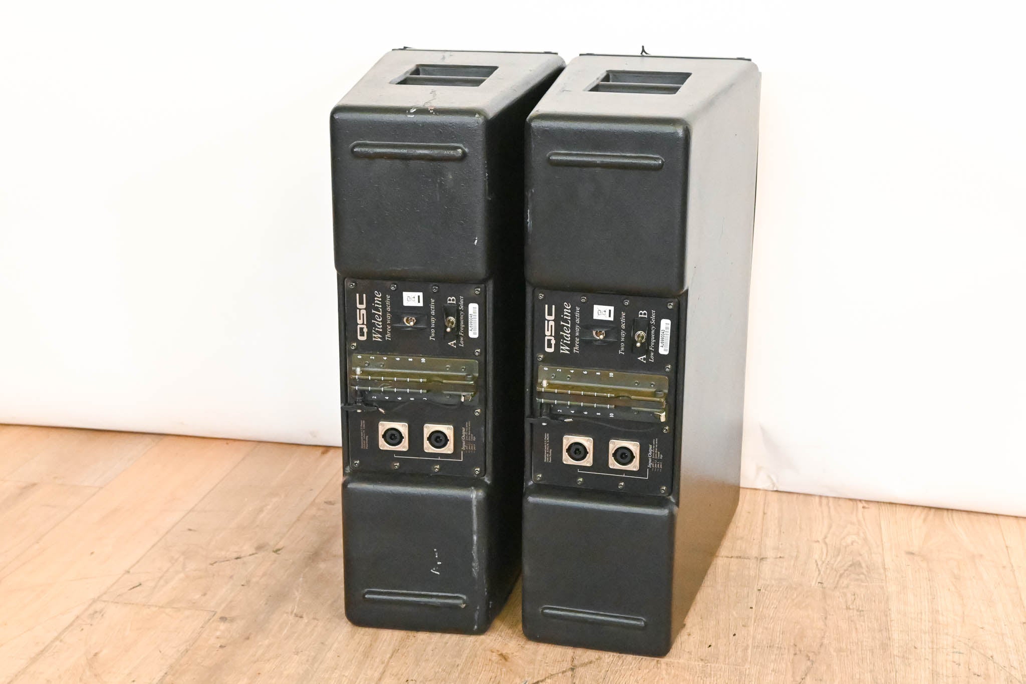 QSC WideLine-10 Dual 10-Inch Wide Line Array Speaker (PAIR)