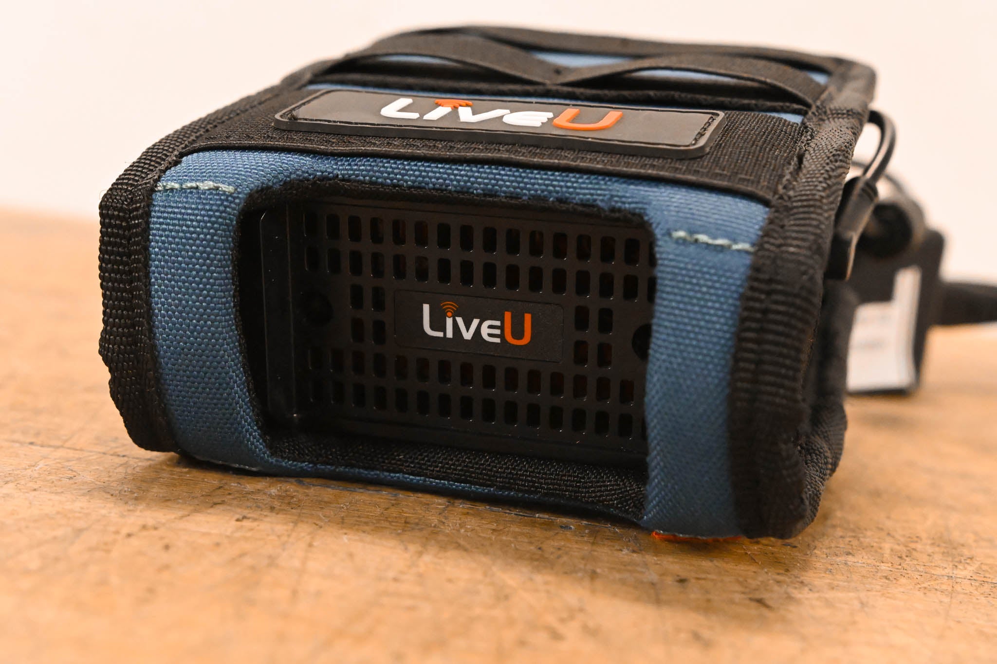 LiveU LU200 Camera-Mount Unit w/ SDI/HDMI Inputs