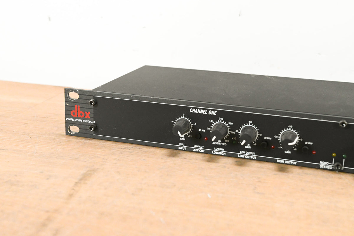 dbx 223 Stereo 2-Way / Mono 3-Way Crossover