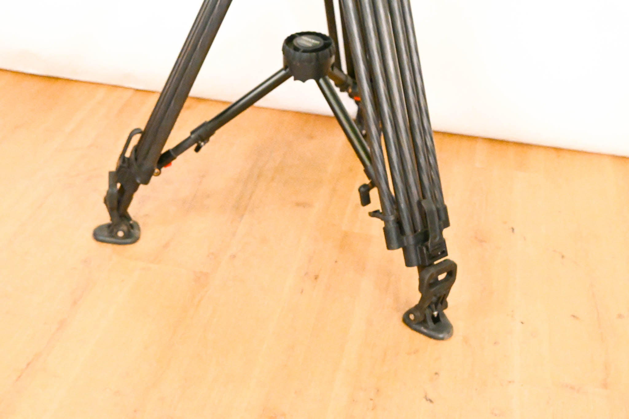 Secced SC-V15/100RP 100mm Fluid Head w/ Tripod Legs, Spreader & Case