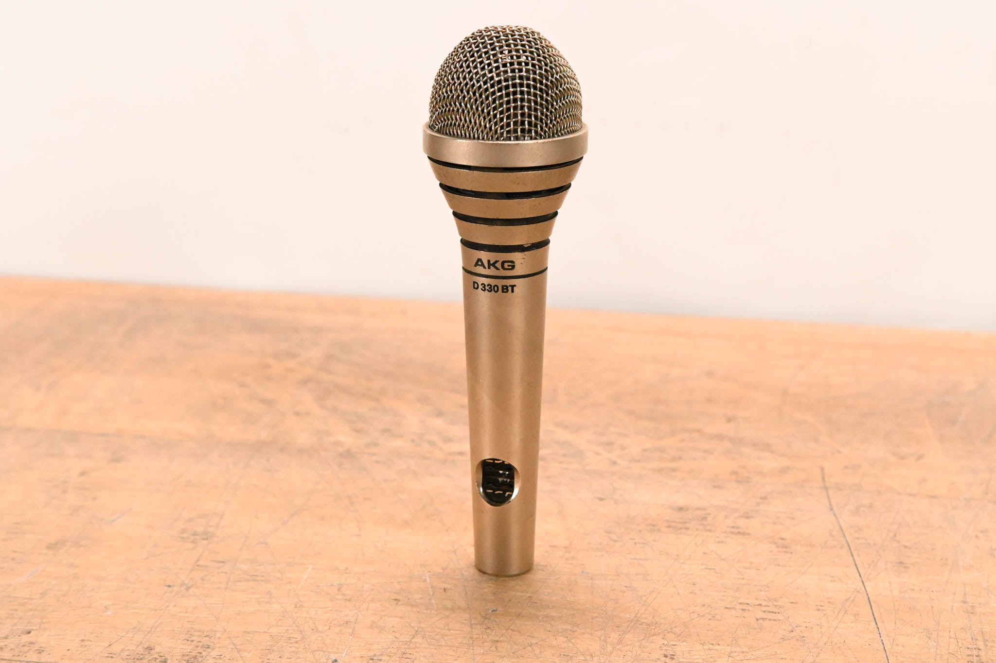 AKG D330BT Hypercardioid Dynamic Microphone