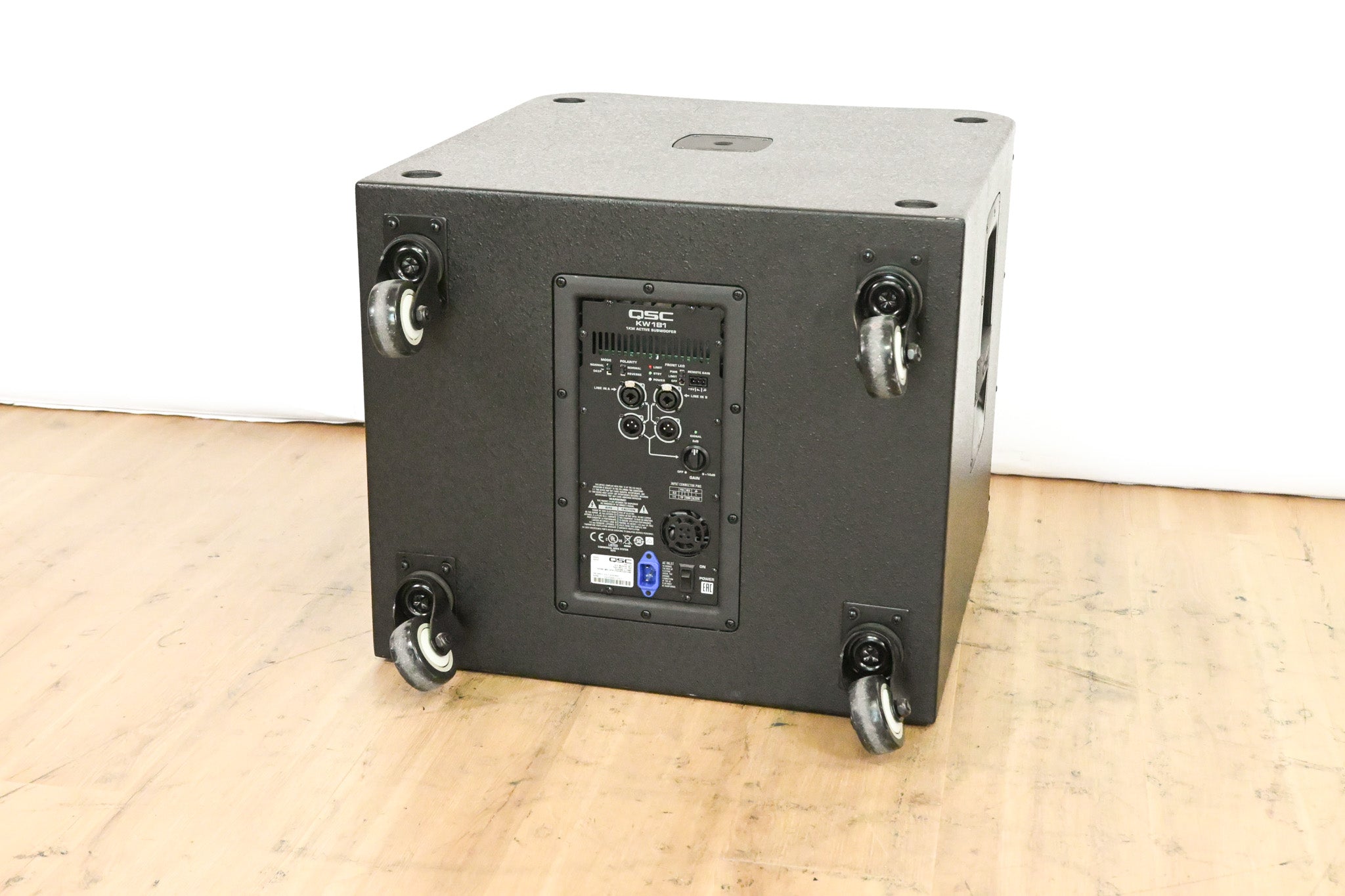 QSC KW181 1000W 18" Powered Subwoofer