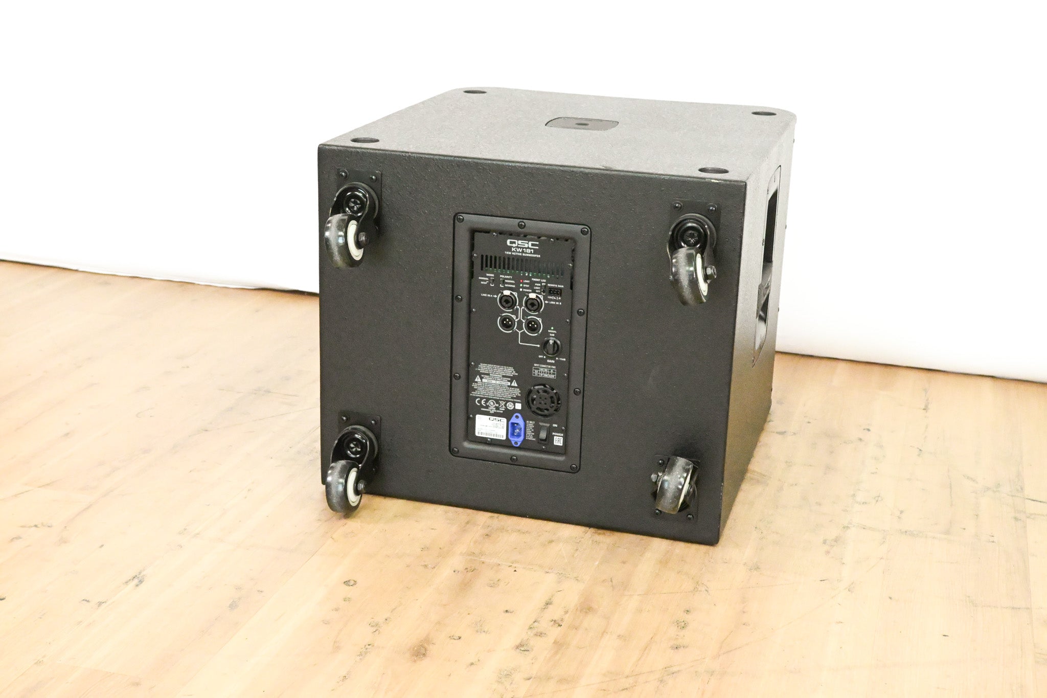 QSC KW181 1000W 18" Powered Subwoofer