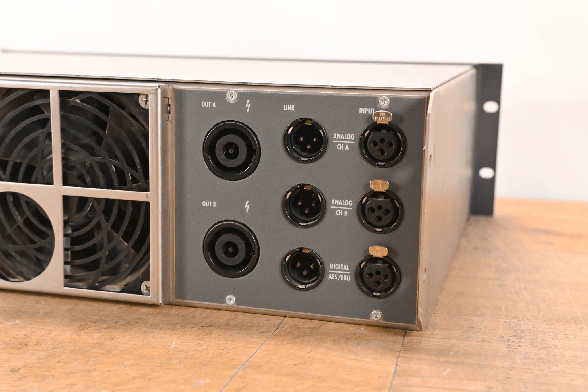 d&b audiotechnik D12 Dual-Channel Power Amplifier