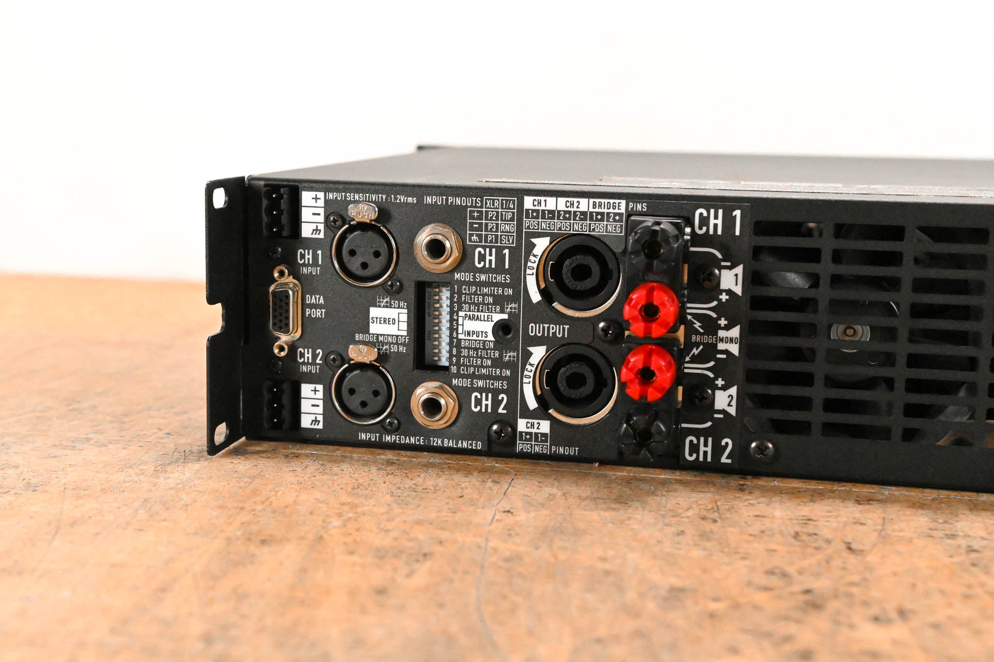 QSC PL230 PowerLight 2 Series 2-Channel 1500W Power Amplifier