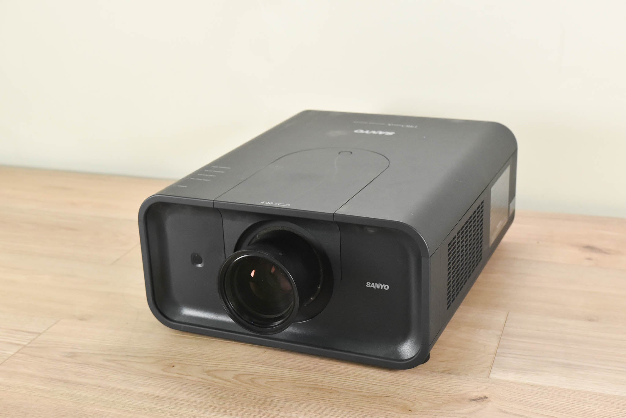 SANYO PLC-XP200L 3LCD XGA Large Venue Projector with Lens