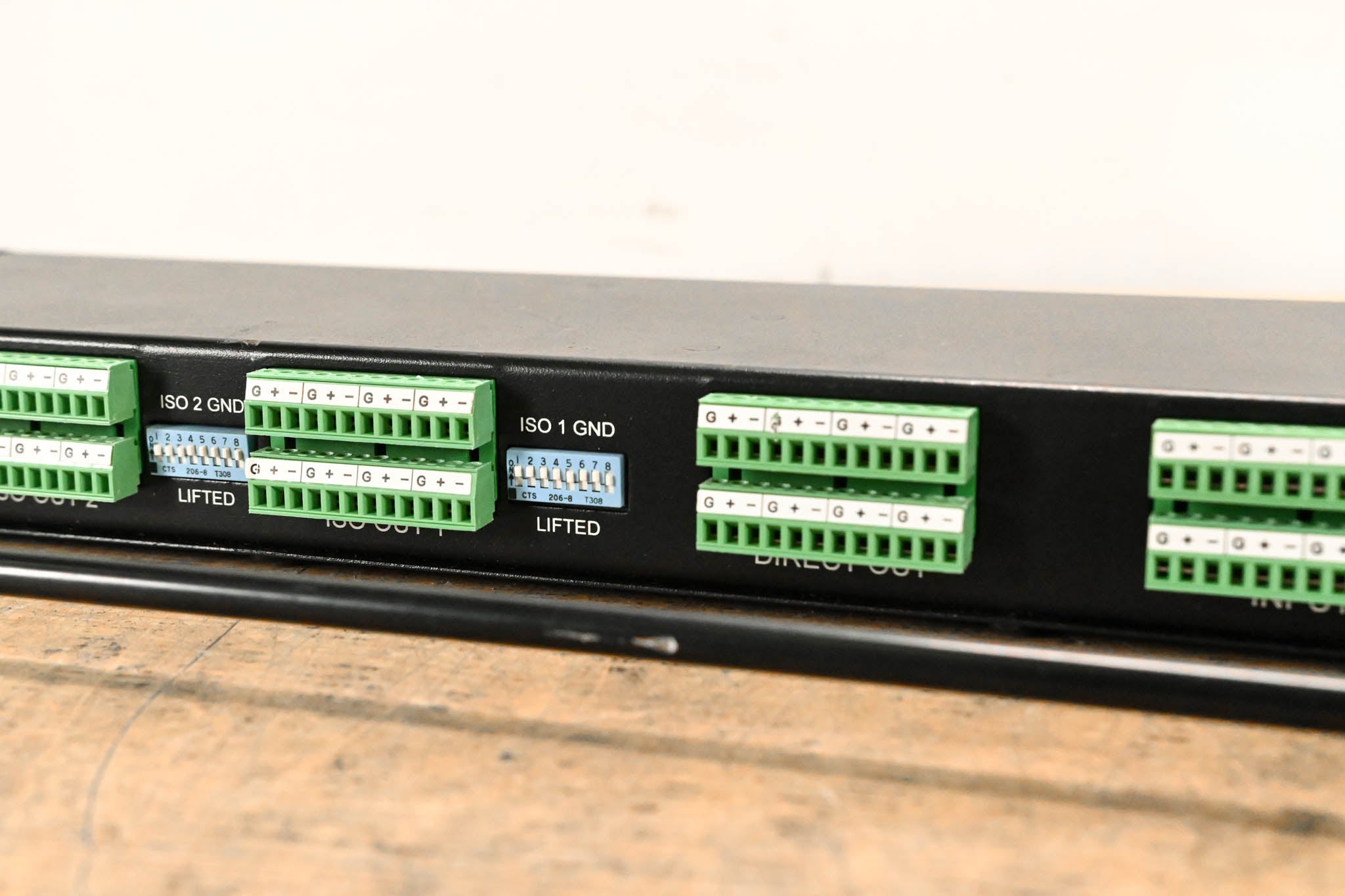 Whirlwind SPC83 8-Channel Mic Splitter w/ 1 Direct & 2 Isolated Outputs