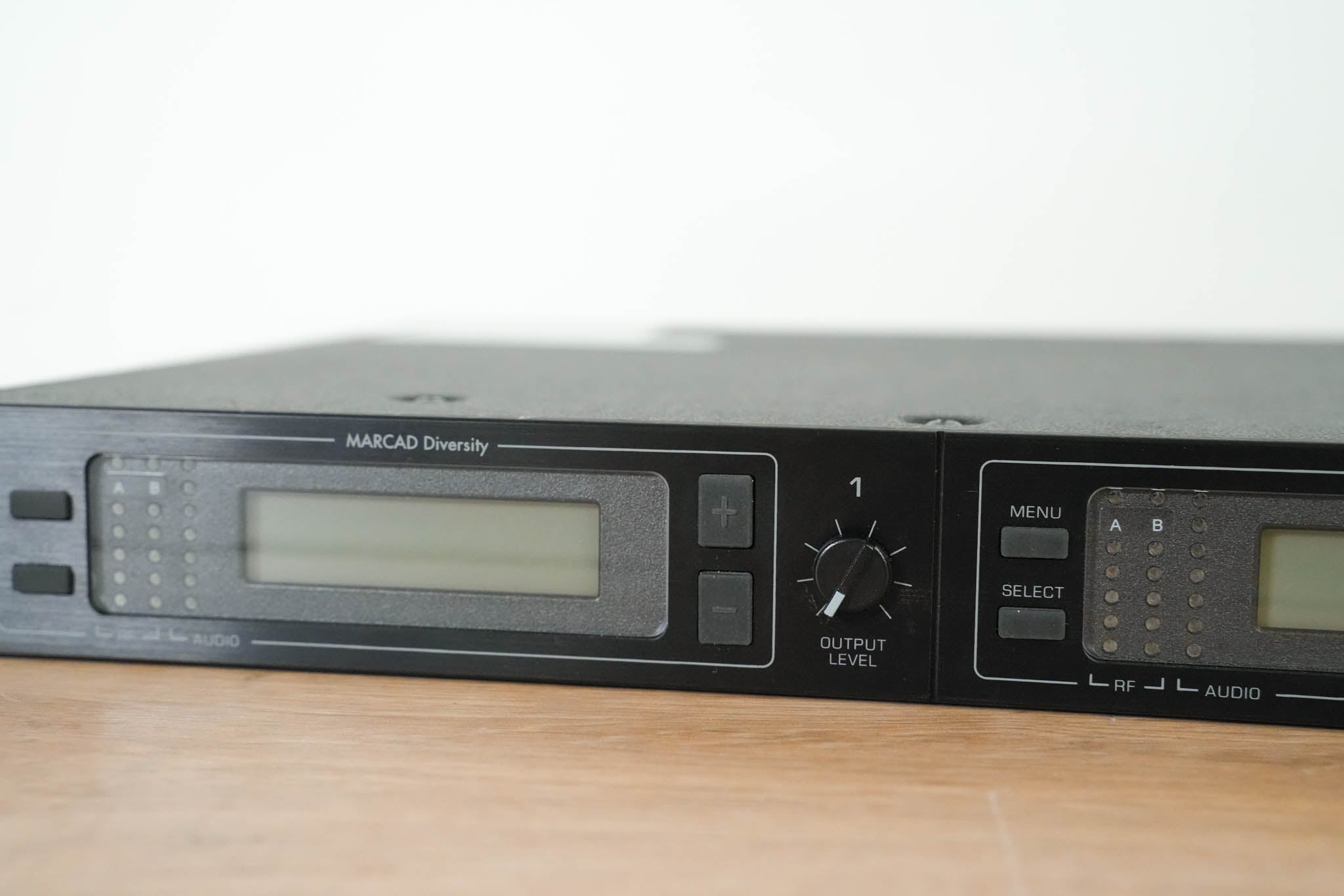 Shure U4D-J4 UHF Dual-Channel Wireless Receiver - J4 Band: 554-584 MHz