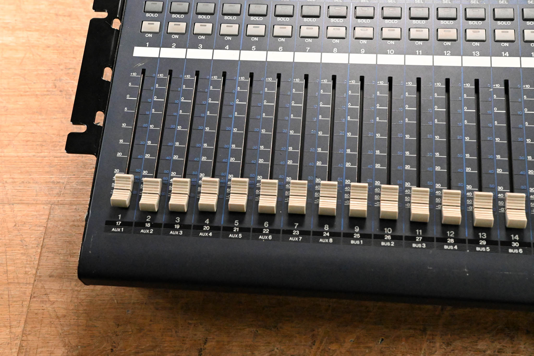 Yamaha 01V96 24-Bit/96k Digital Recording Mixer