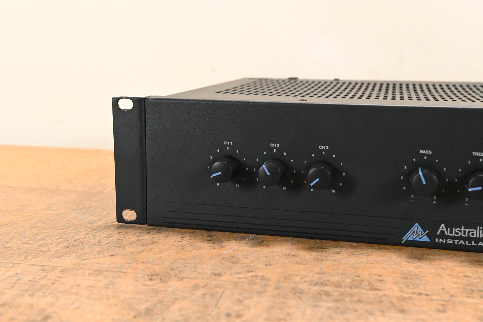 Australian Monitor AMC 60 60-Watt 2RU Mixer-Amplifier