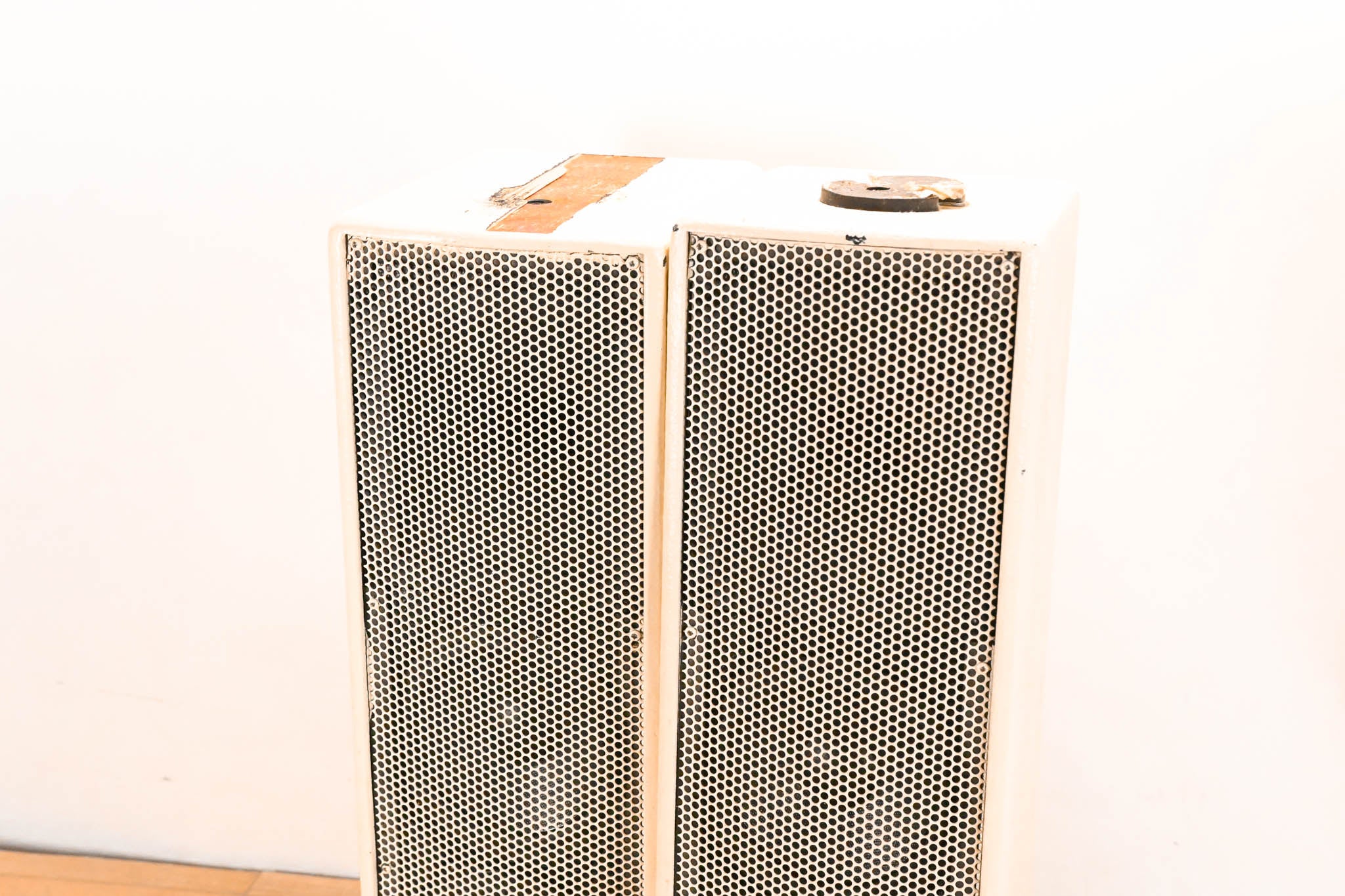 EAW UB52 Two-Way Full-Range Loudspeaker - White (PAIR)