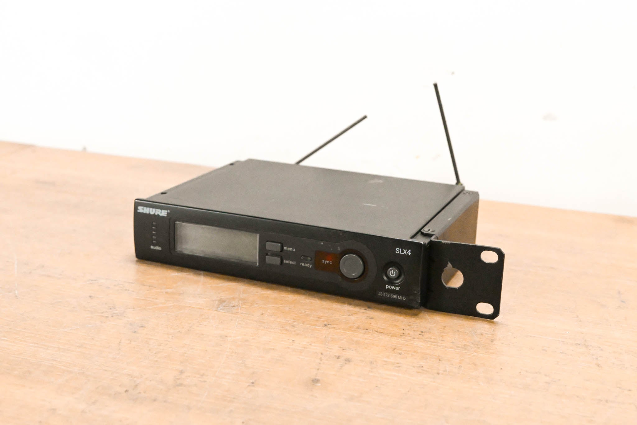 Shure SLX4 Wireless Receiver - J3 Band: 572-596 MHz (NO POWER SUPPLY)