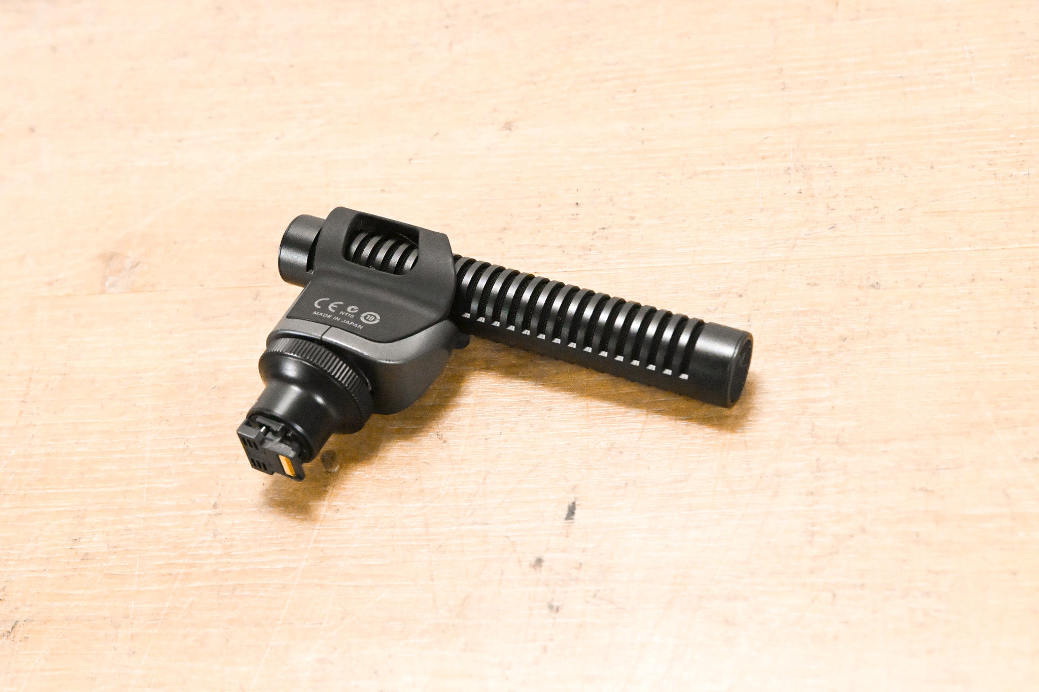 Canon DM-100 Camera-Mount Directional/Stereo Microphone