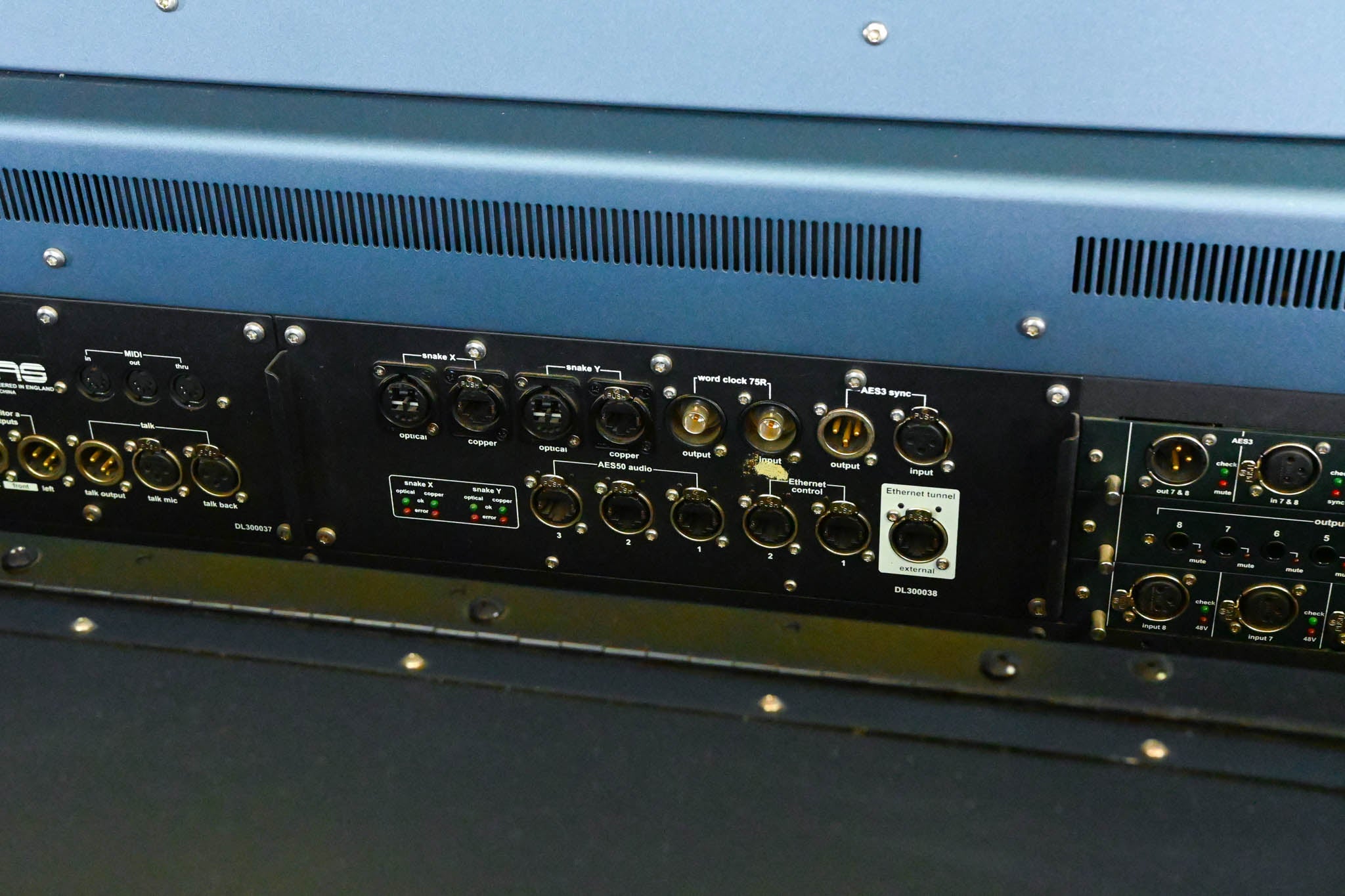 Midas PRO9 Live Audio Mixing System with DL371 Engine and Road Case