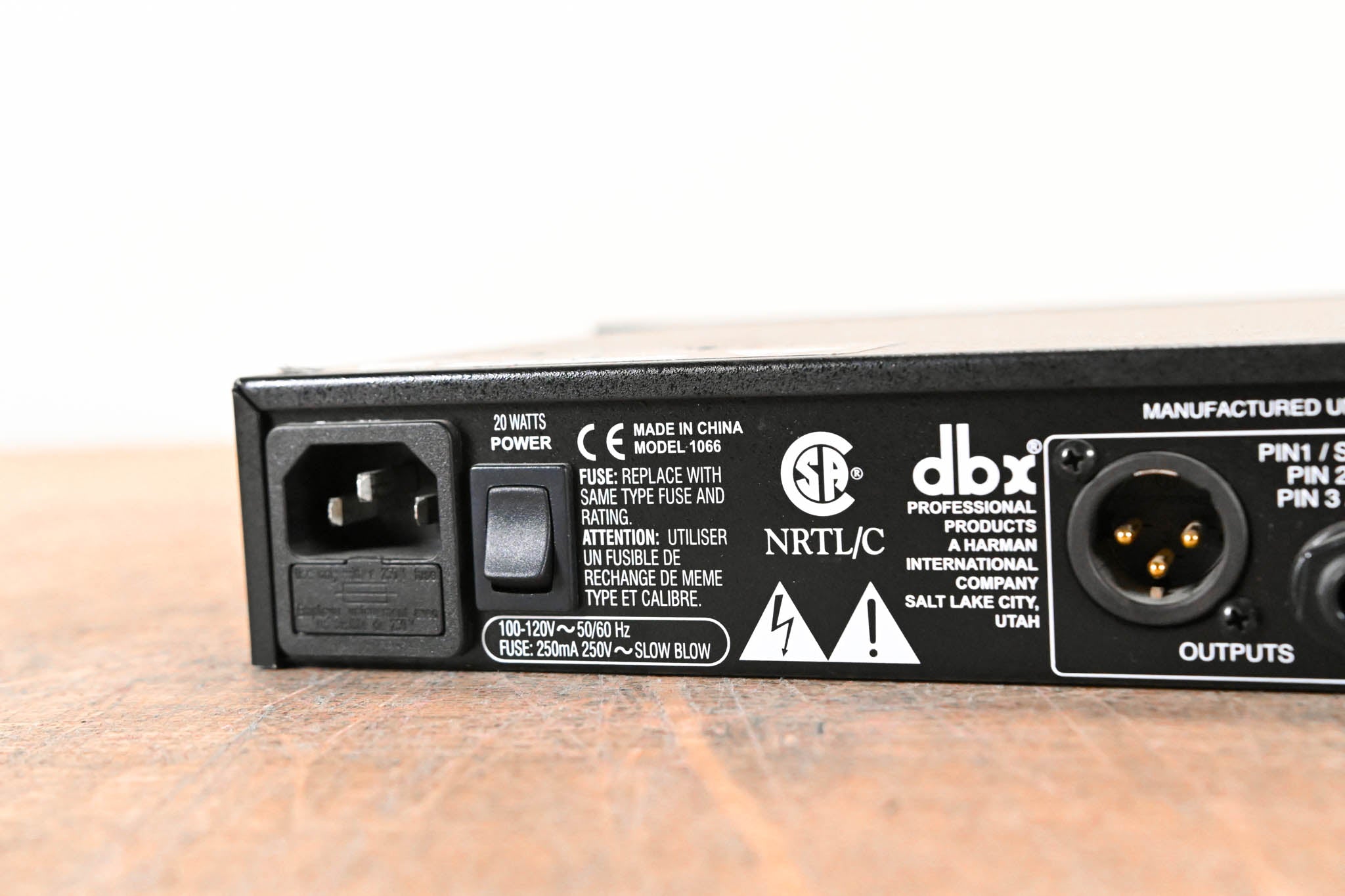 dbx 1066 2-Channel Compressor/Limiter/Gate CG01D25