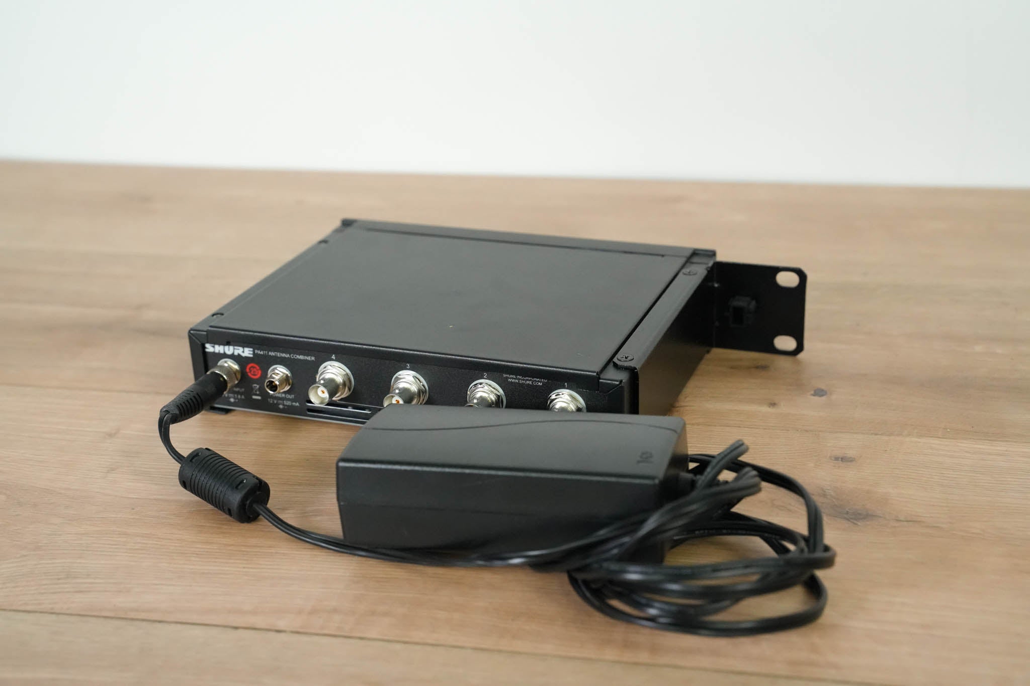 Shure PA411 Antenna Combiner for PSM 300 Series Wireless