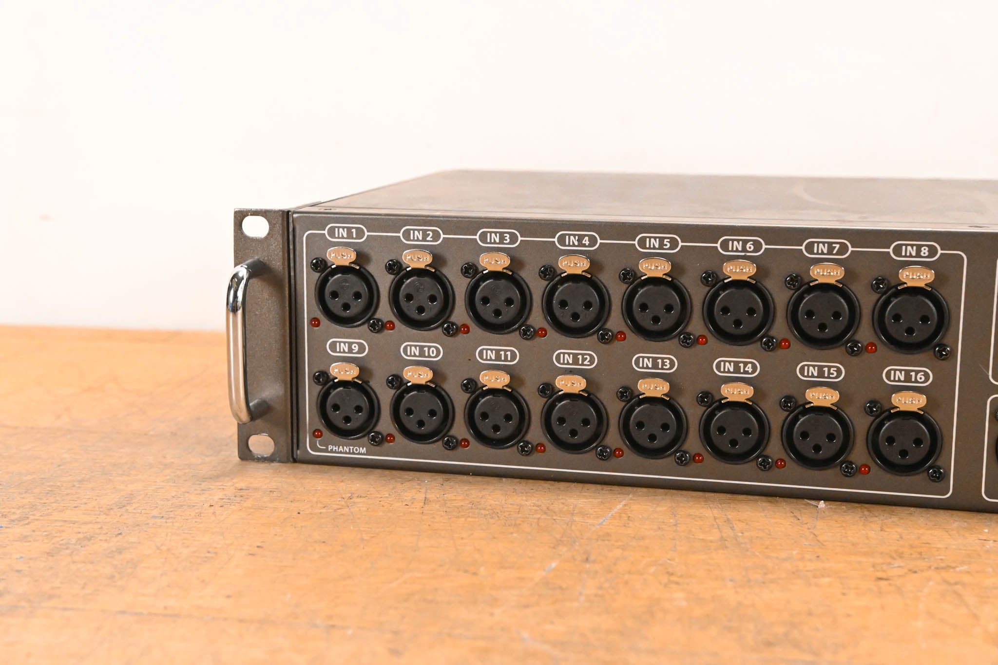 Behringer S16 16 x 8 Digital Stage Box