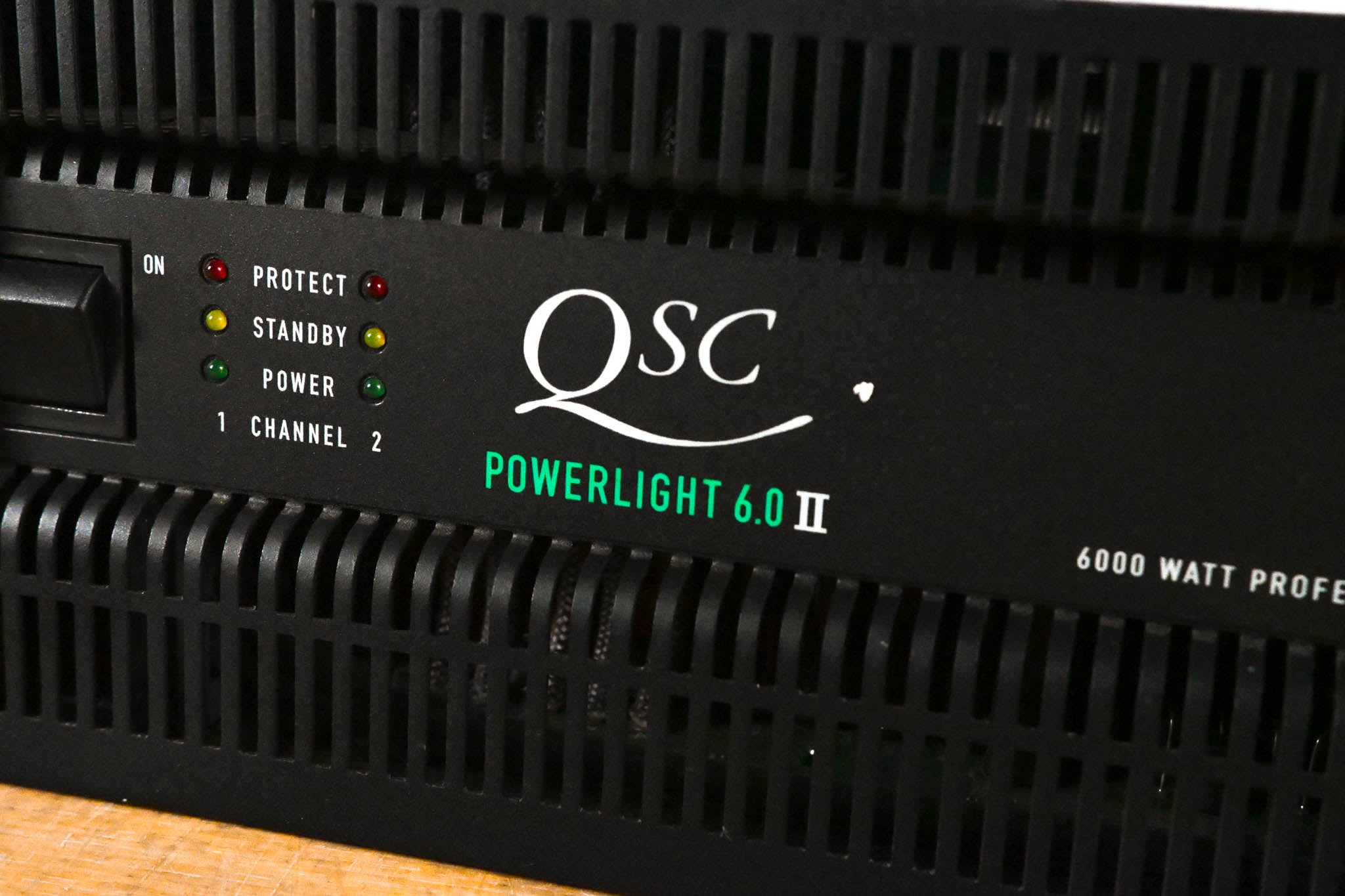 QSC PowerLight 6.0 II 2-channel Power Amplifier