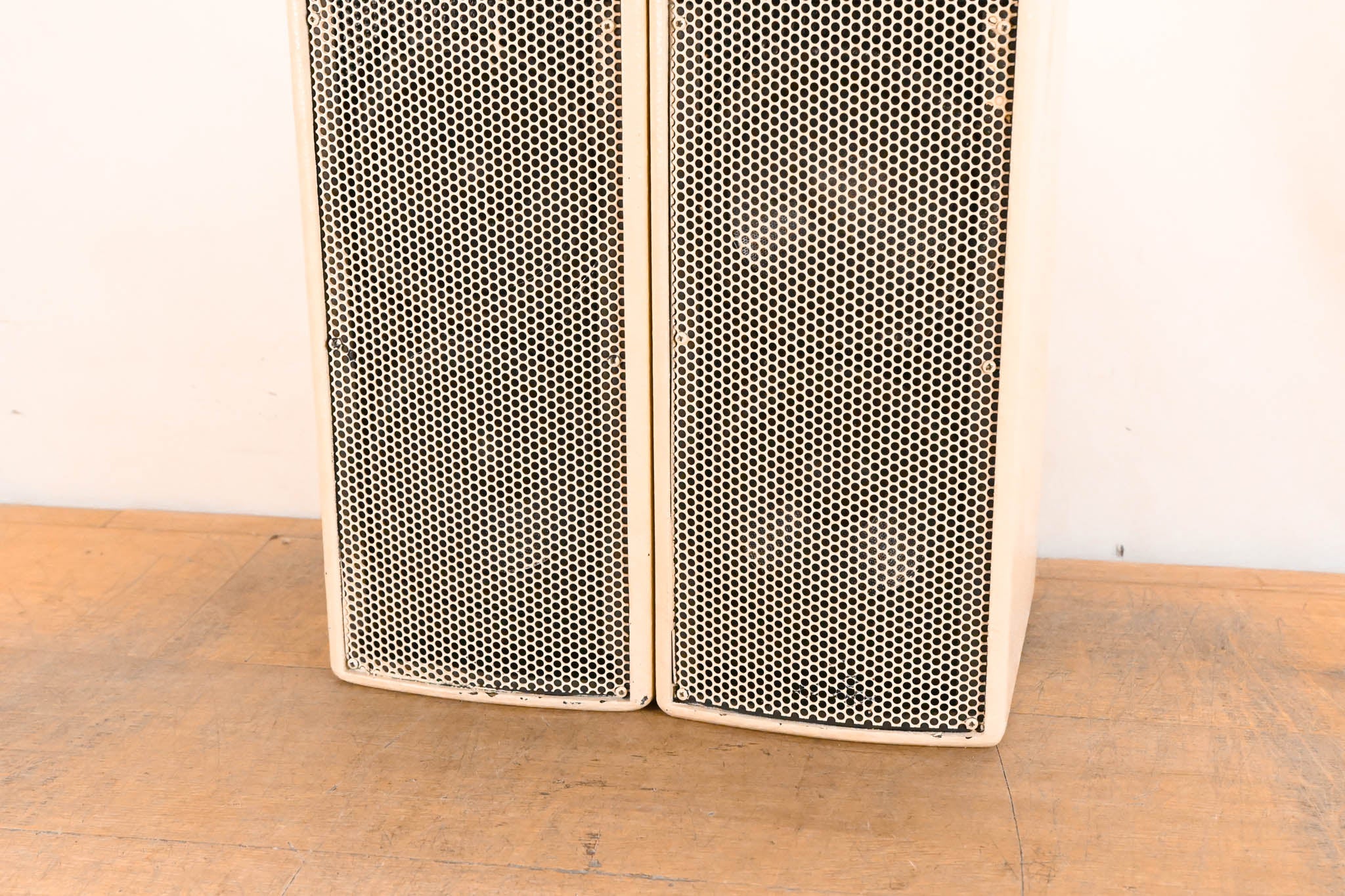 EAW UB52 Two-Way Full-Range Loudspeaker - White (PAIR)