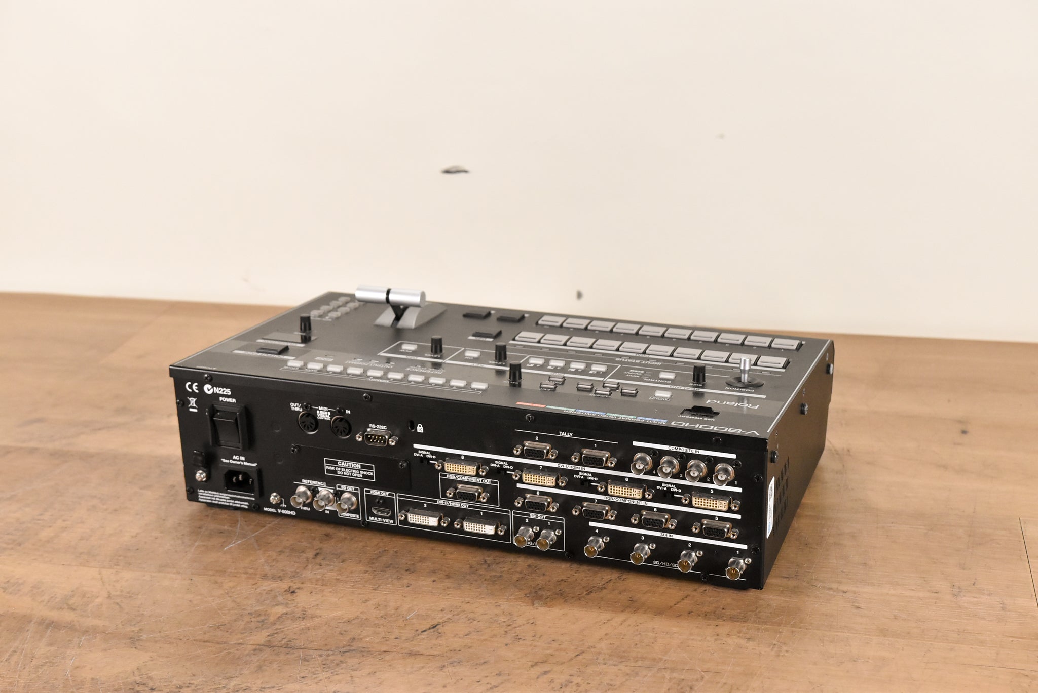 Roland V-800HD Multi-Format Video Switcher CG00XBN