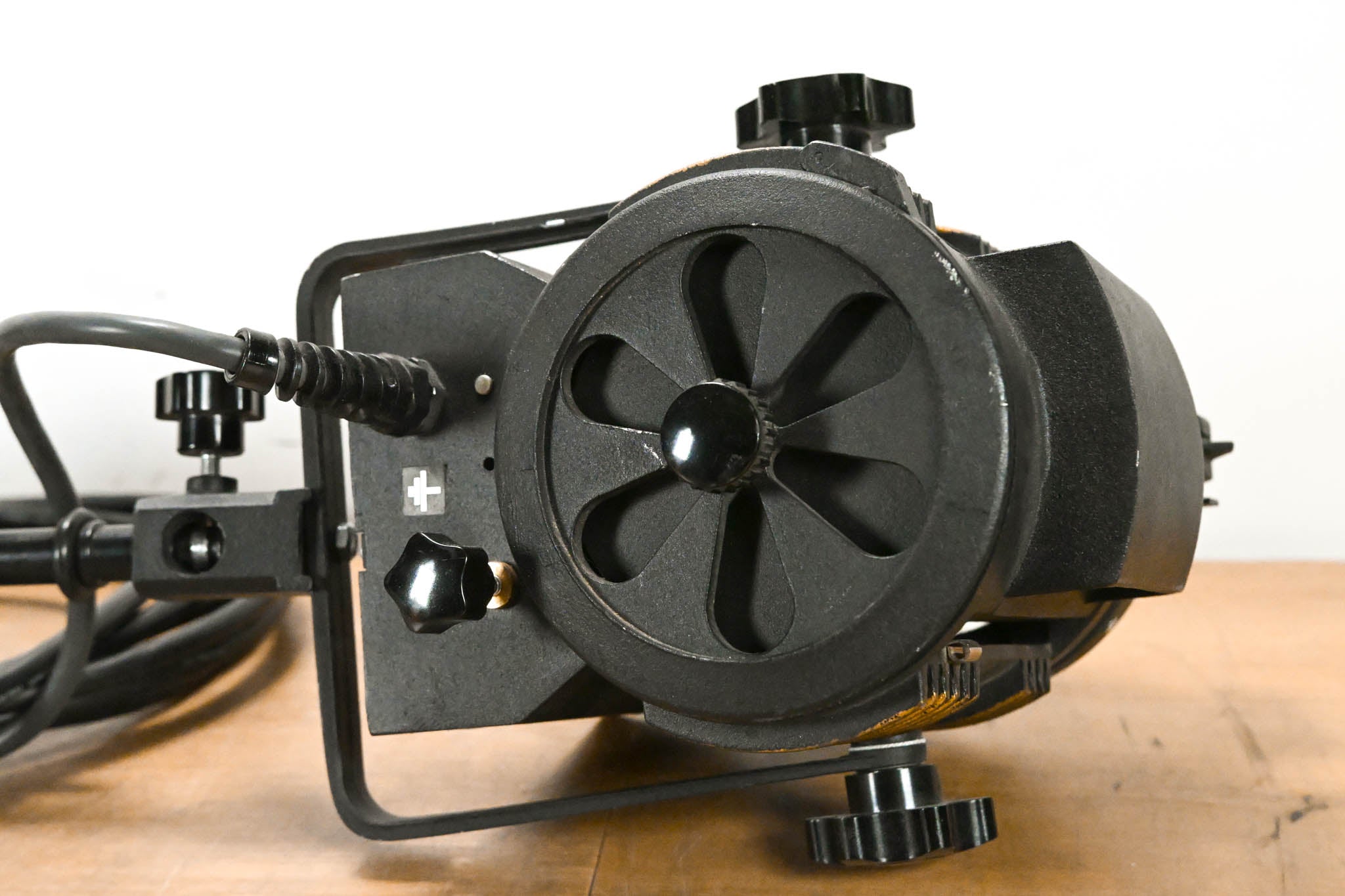 LTM Pepper 650W Fresnel Light