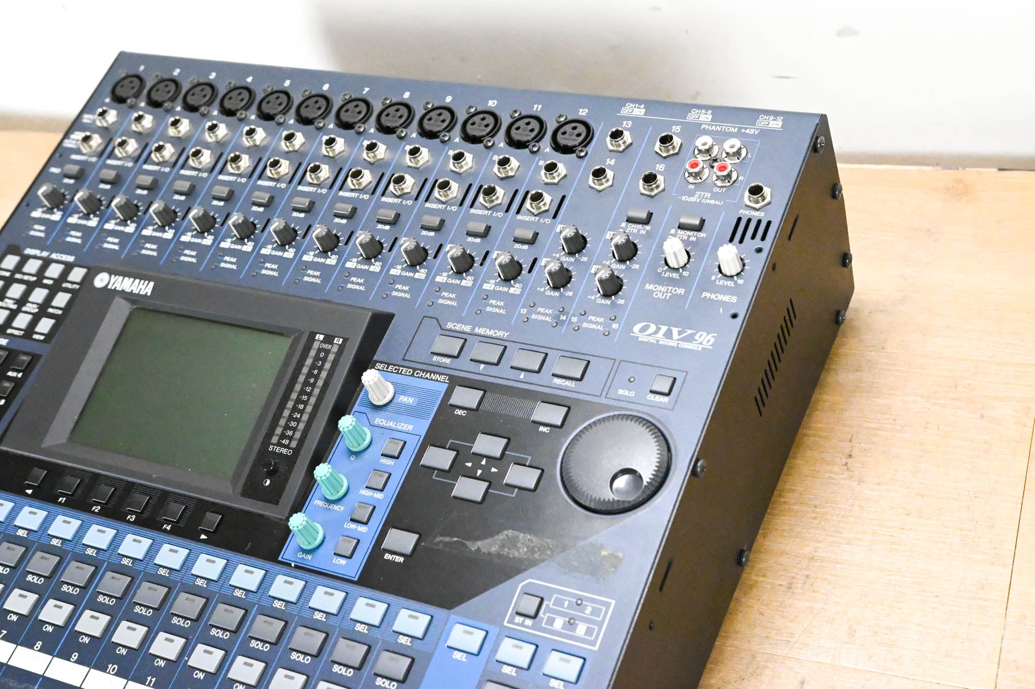 Yamaha 01V96VCM 24-Bit/96k Digital Recording Mixer