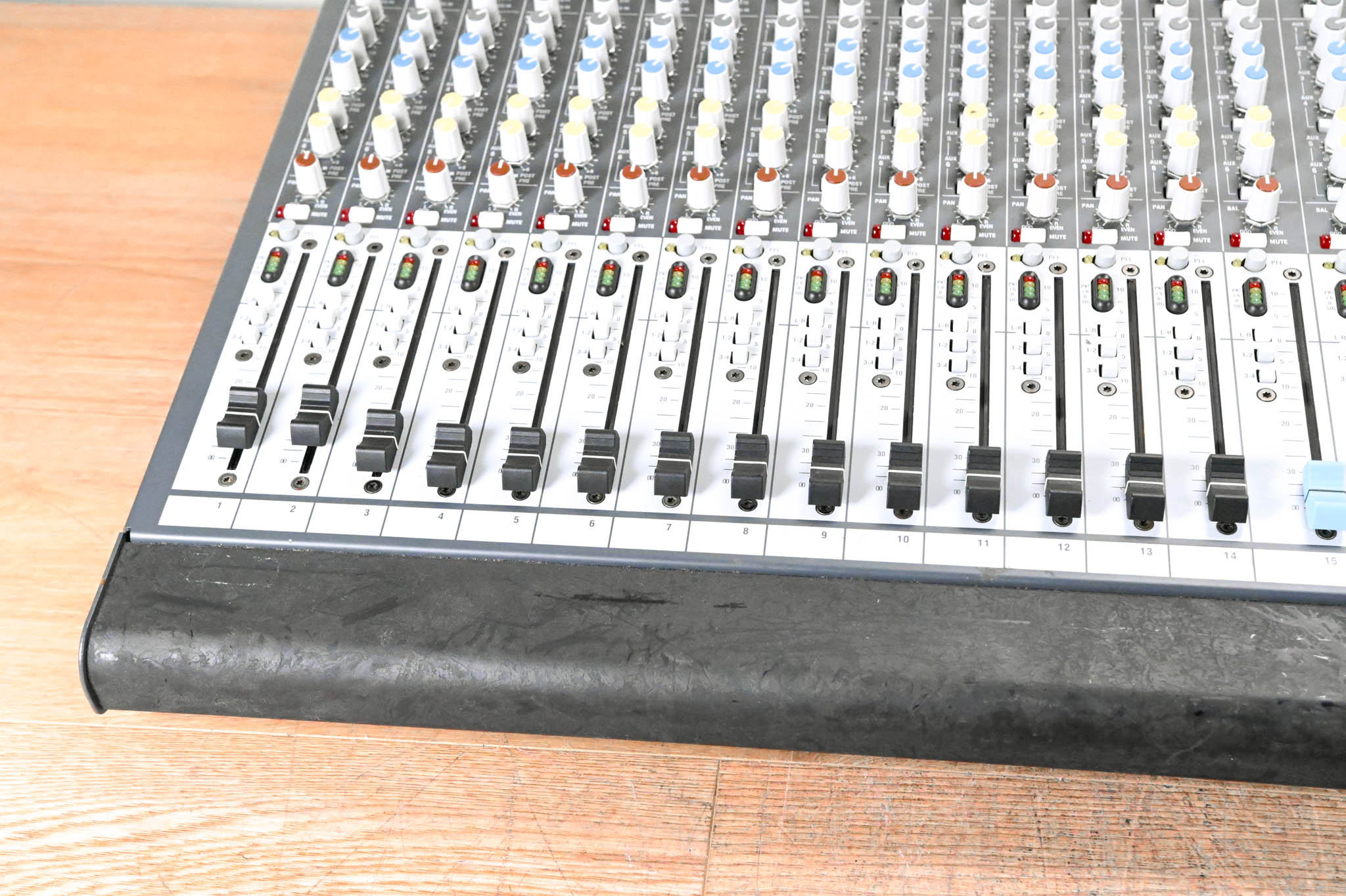 Allen & Heath GL2400 32-Channel Analog Mixing Console