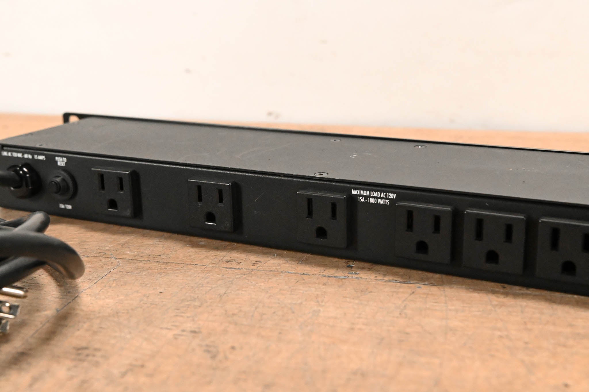 Furman M-8x2 8-Outlet Power Conditioner