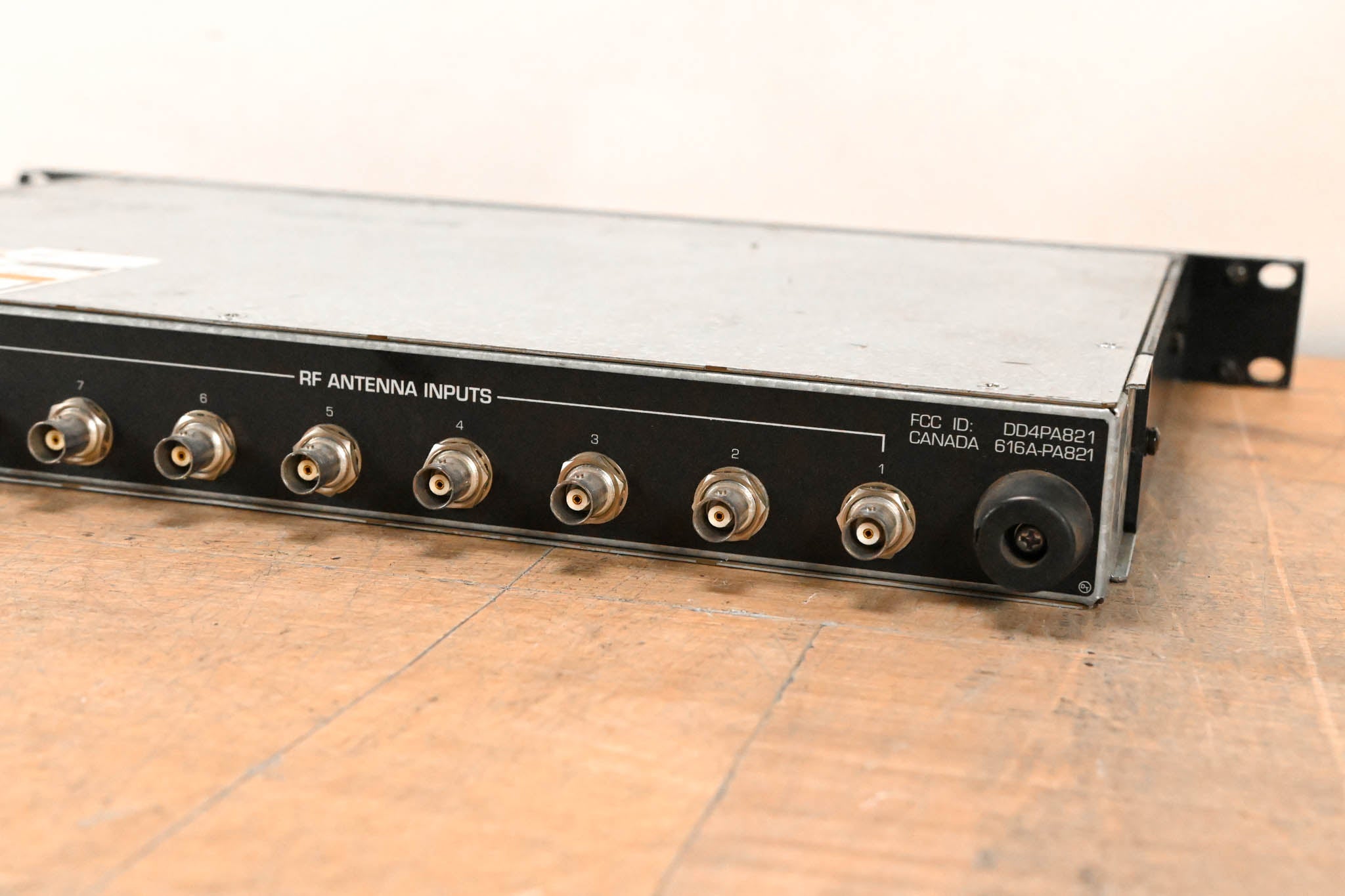 Shure PA821 470-870 MHz Antenna Combiner