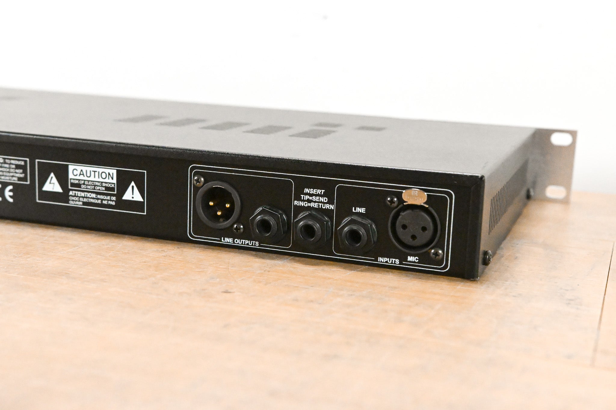 dbx 376 Tube Channel Strip with Digital Out