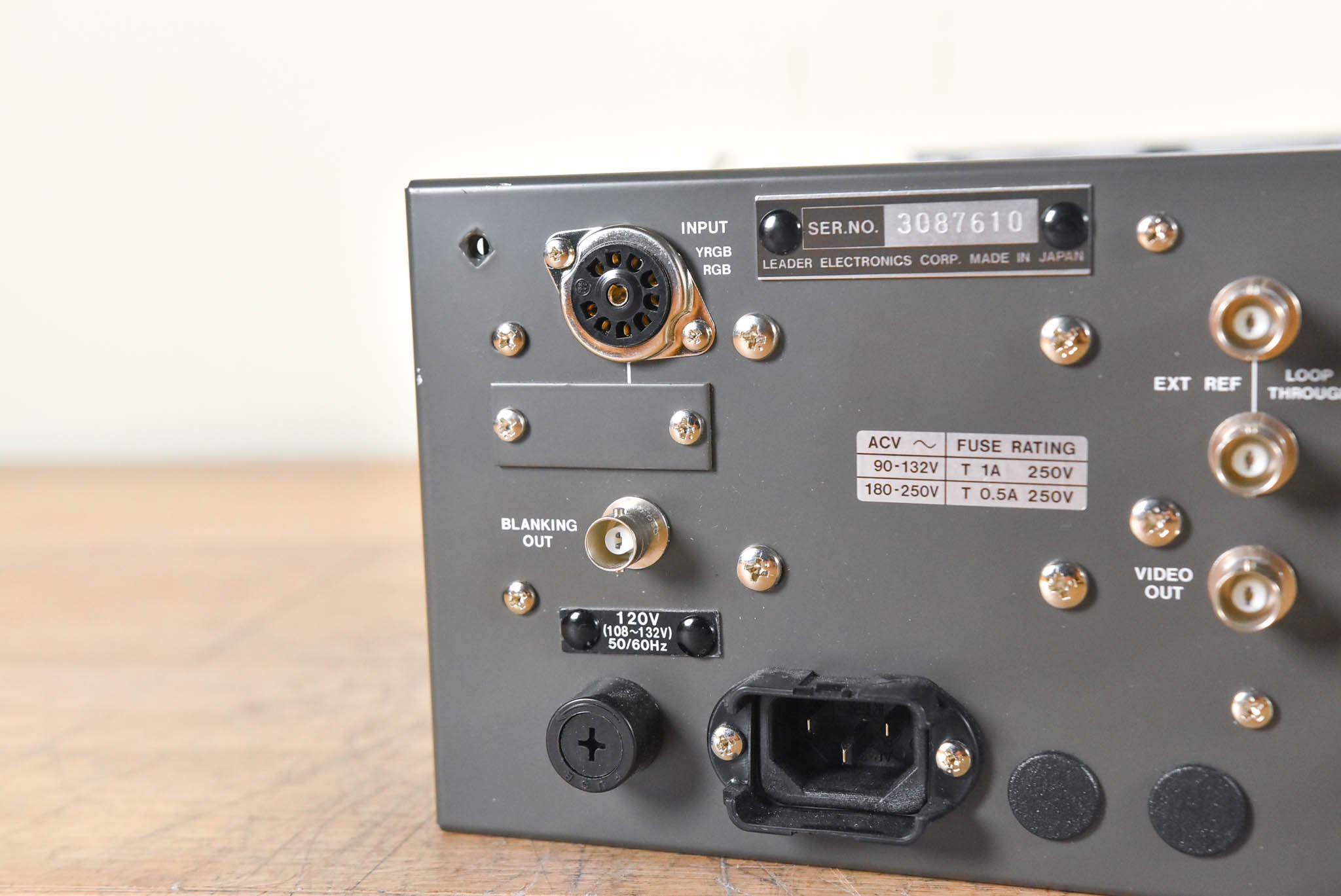 Leader 5860V NTSC Waveform Monitor