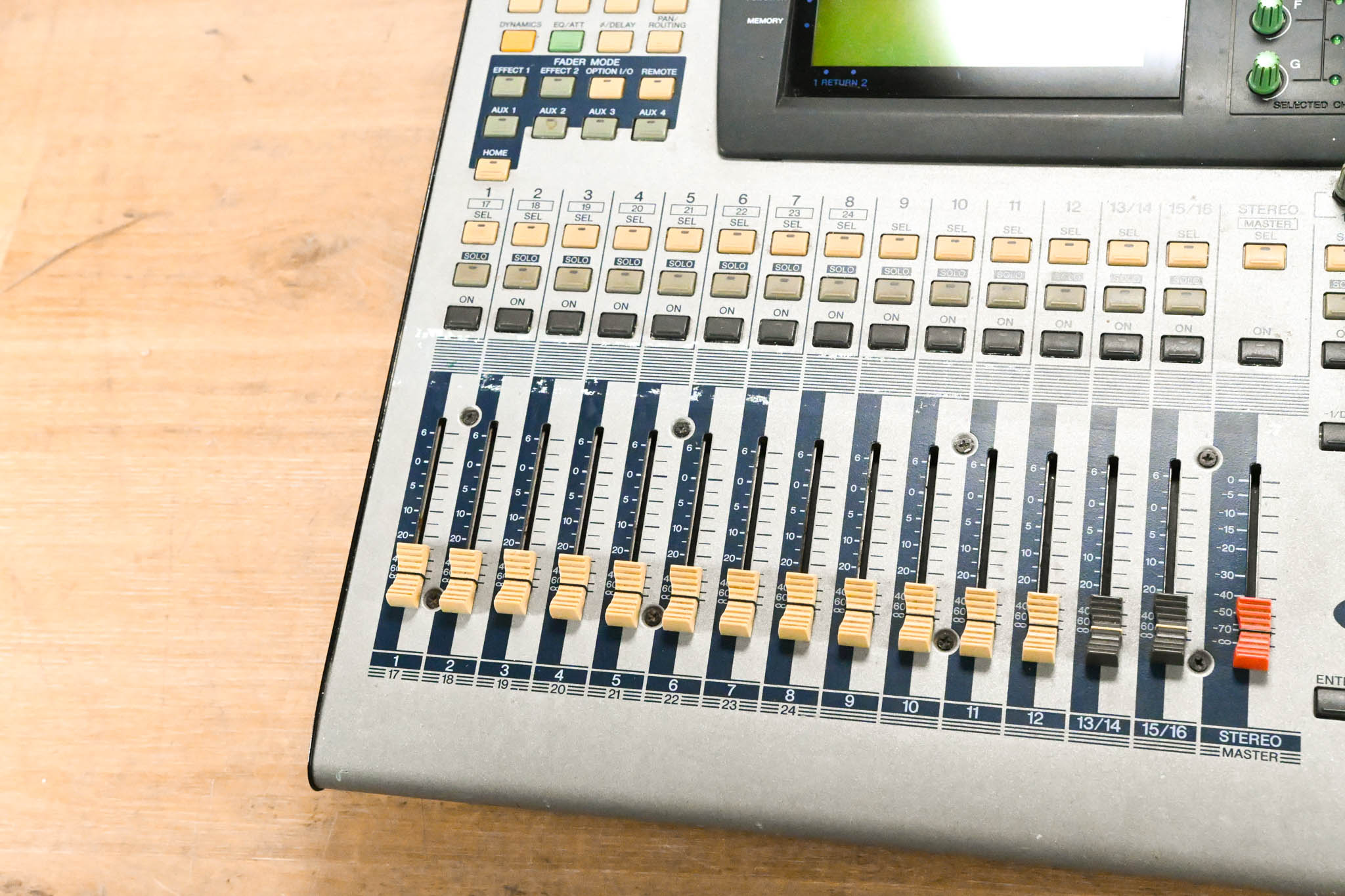 Yamaha 01V 16-Channel Digital Audio Console