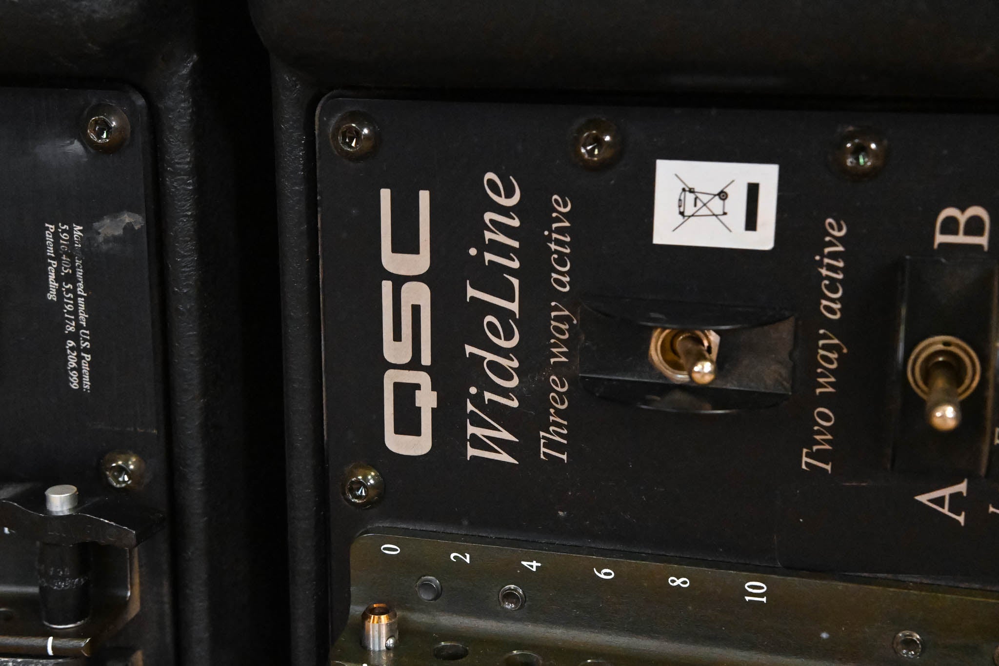 QSC WideLine-10 Dual 10-Inch Wide Line Array Speaker (PAIR)