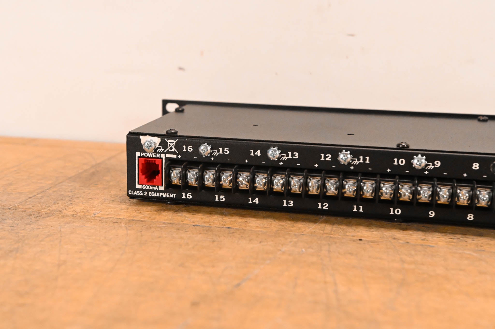 Rane DA216A 2-Input, 16-Output Distribution Line Amplifier (NO PSU)