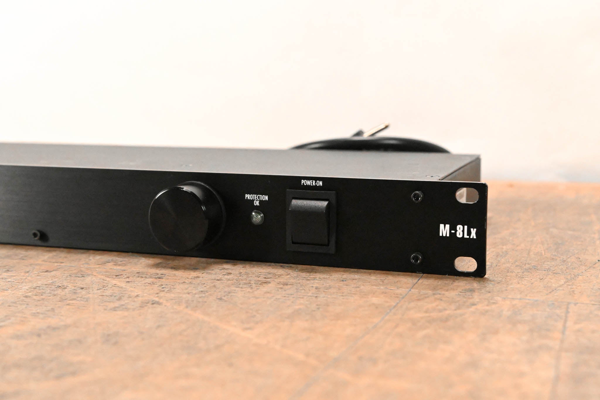 Furman M-8Lx 15A Merit Series Power Conditioner with Lights