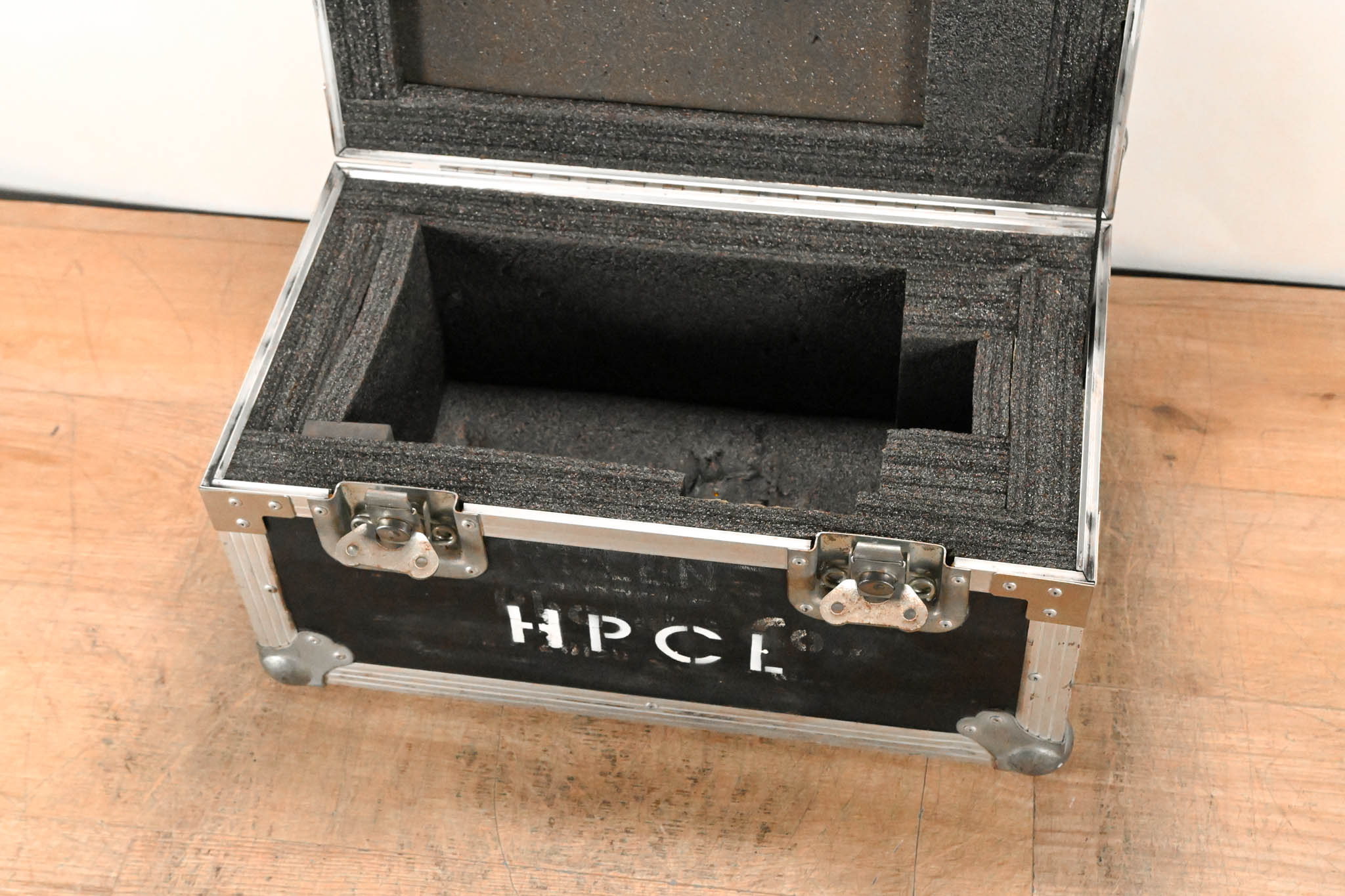 Unbranded Anvil Case - Interior Dimensions 19.25" x 11.25" x 10.5"