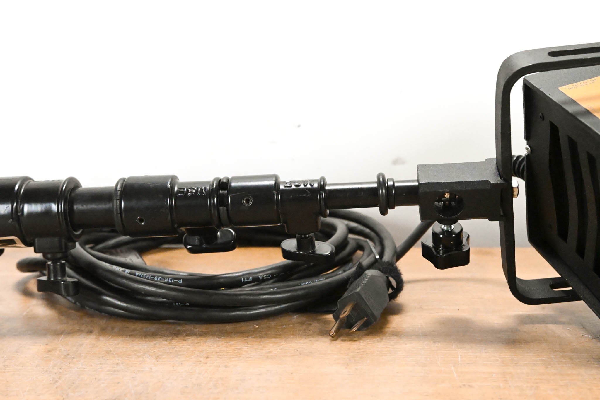 LTM Pepper 650W Fresnel Light