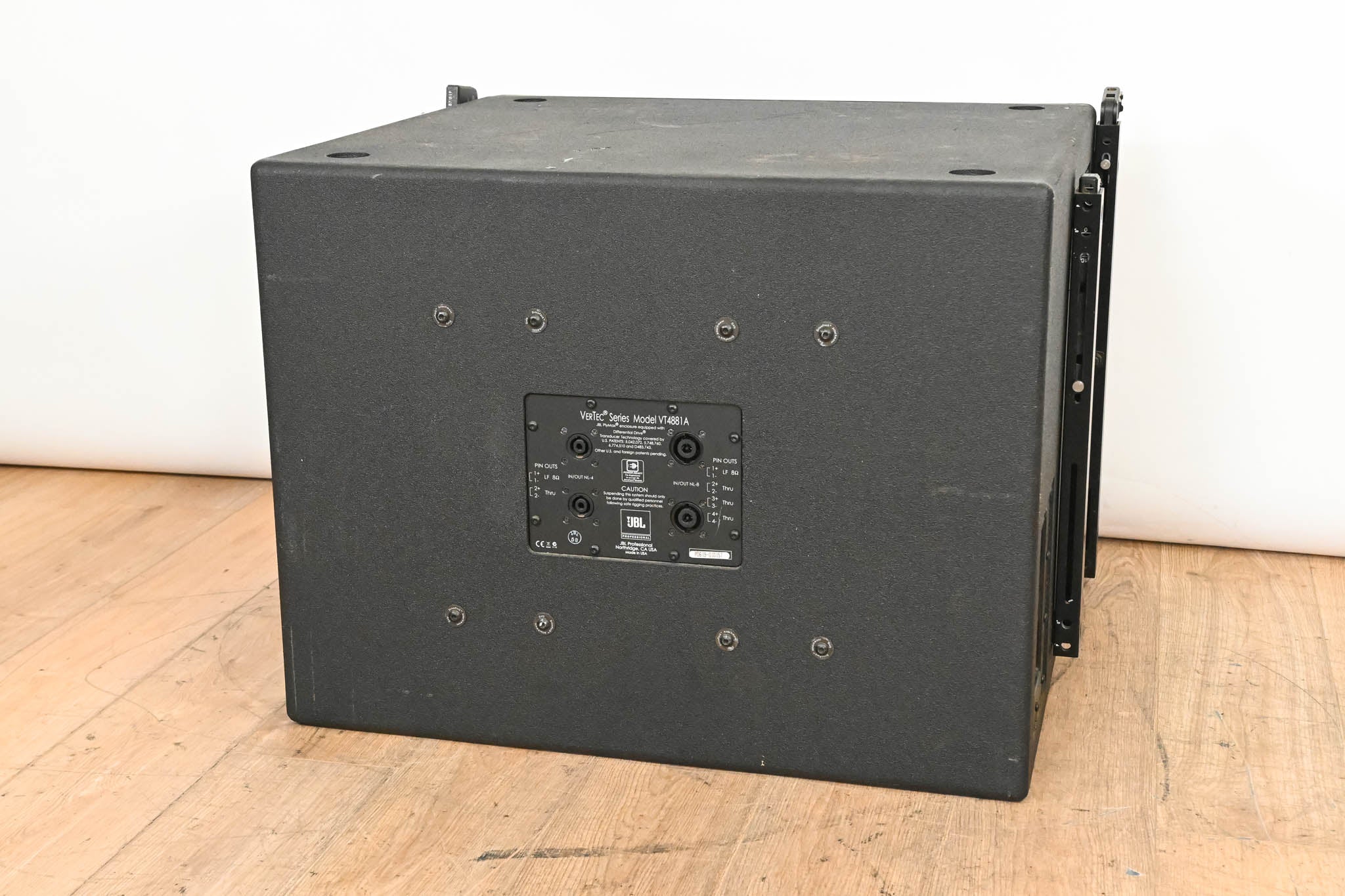 JBL VT4881A Compact Arrayable 18" Subwoofer