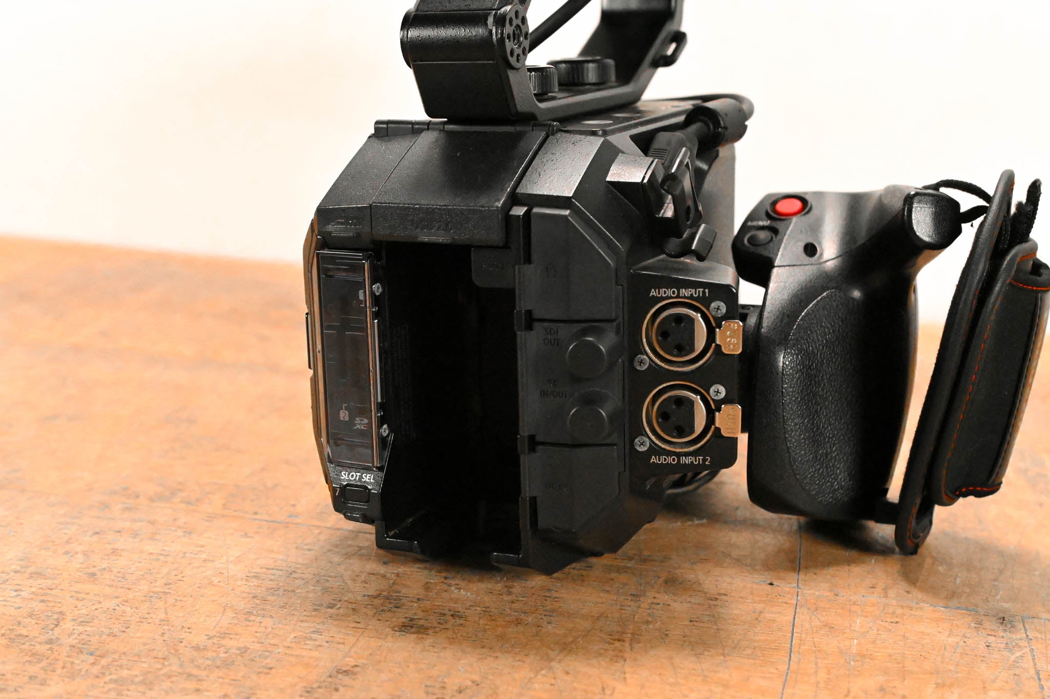 Panasonic AU-EVA1 Compact 5.7K Super 35mm Cinema Camera