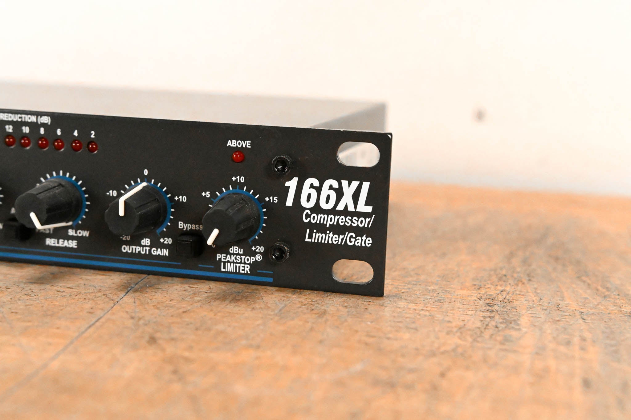 dbx 166XL 2-Channel Compressor/Limiter/Gate