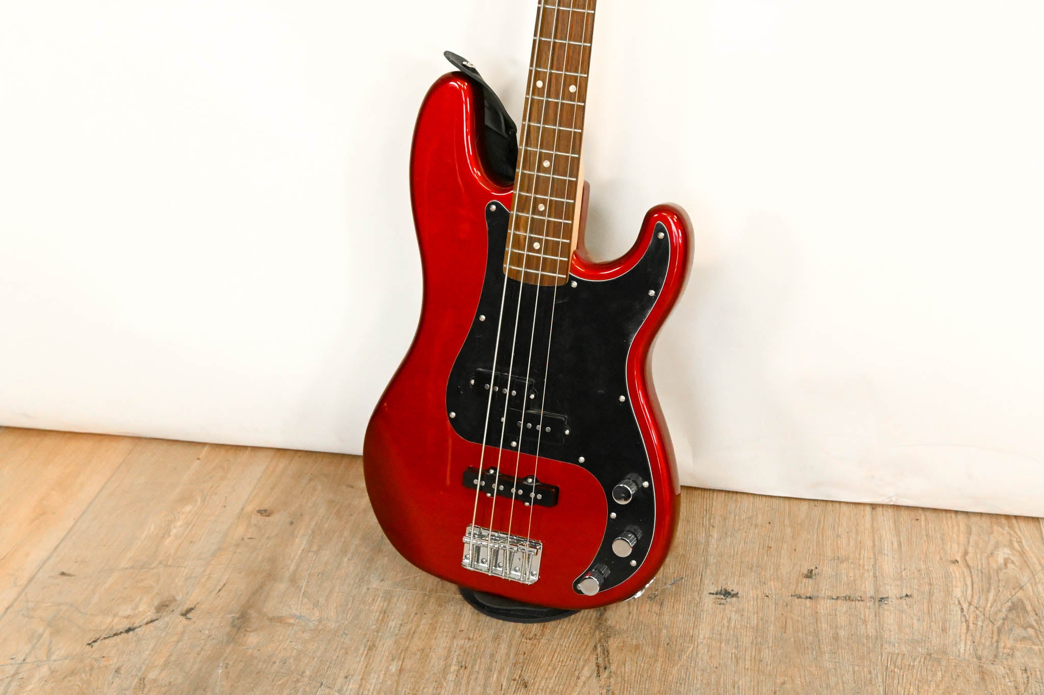 Squier Affinity Series Precision Bass PJ Metallic Red