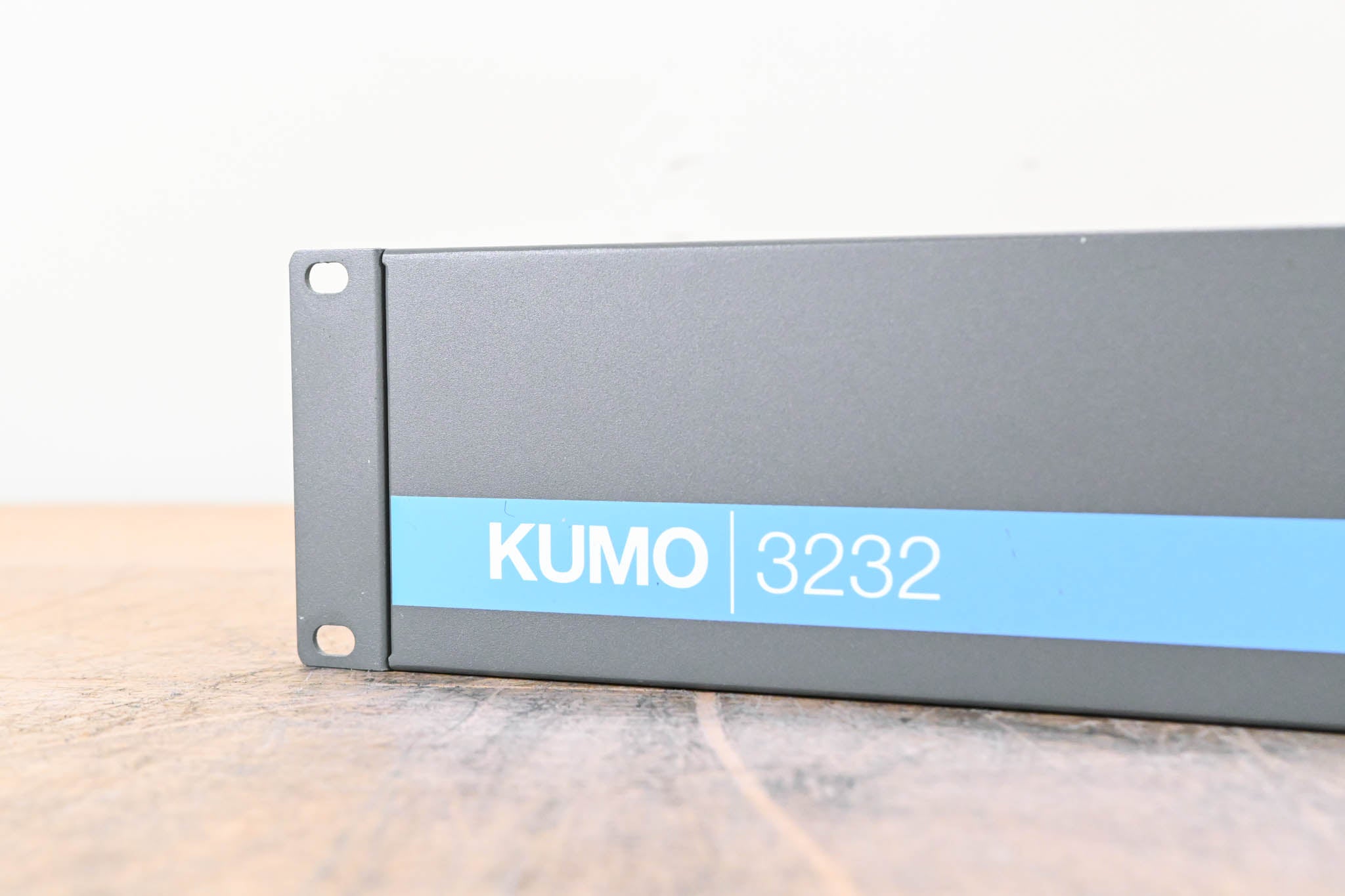 AJA KUMO 3232 2 RU Compact 3G-SDI Router